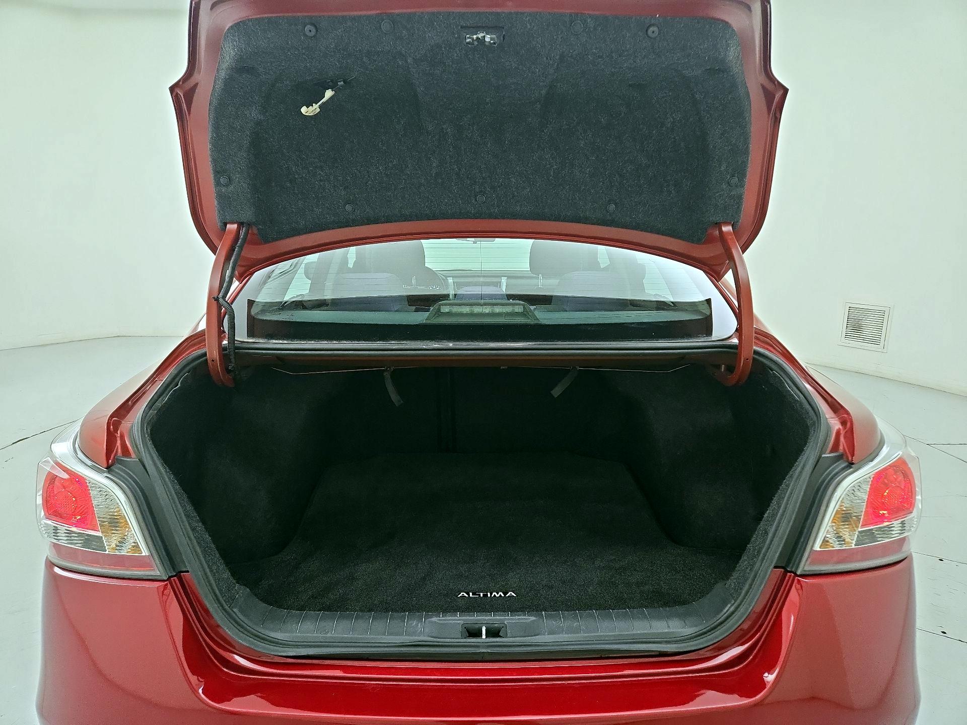 Thumbnail: 2015 Nissan Altima - 19