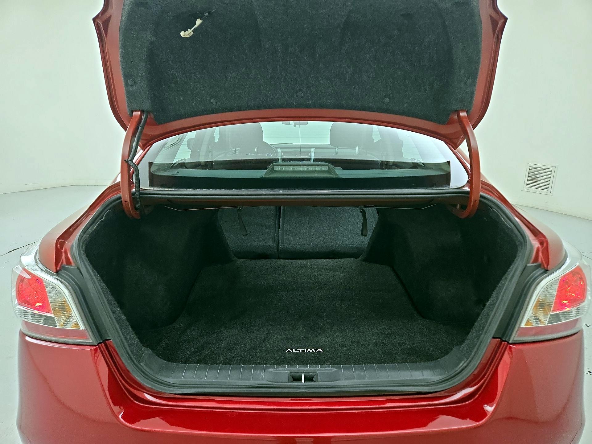 Thumbnail: 2015 Nissan Altima - 20