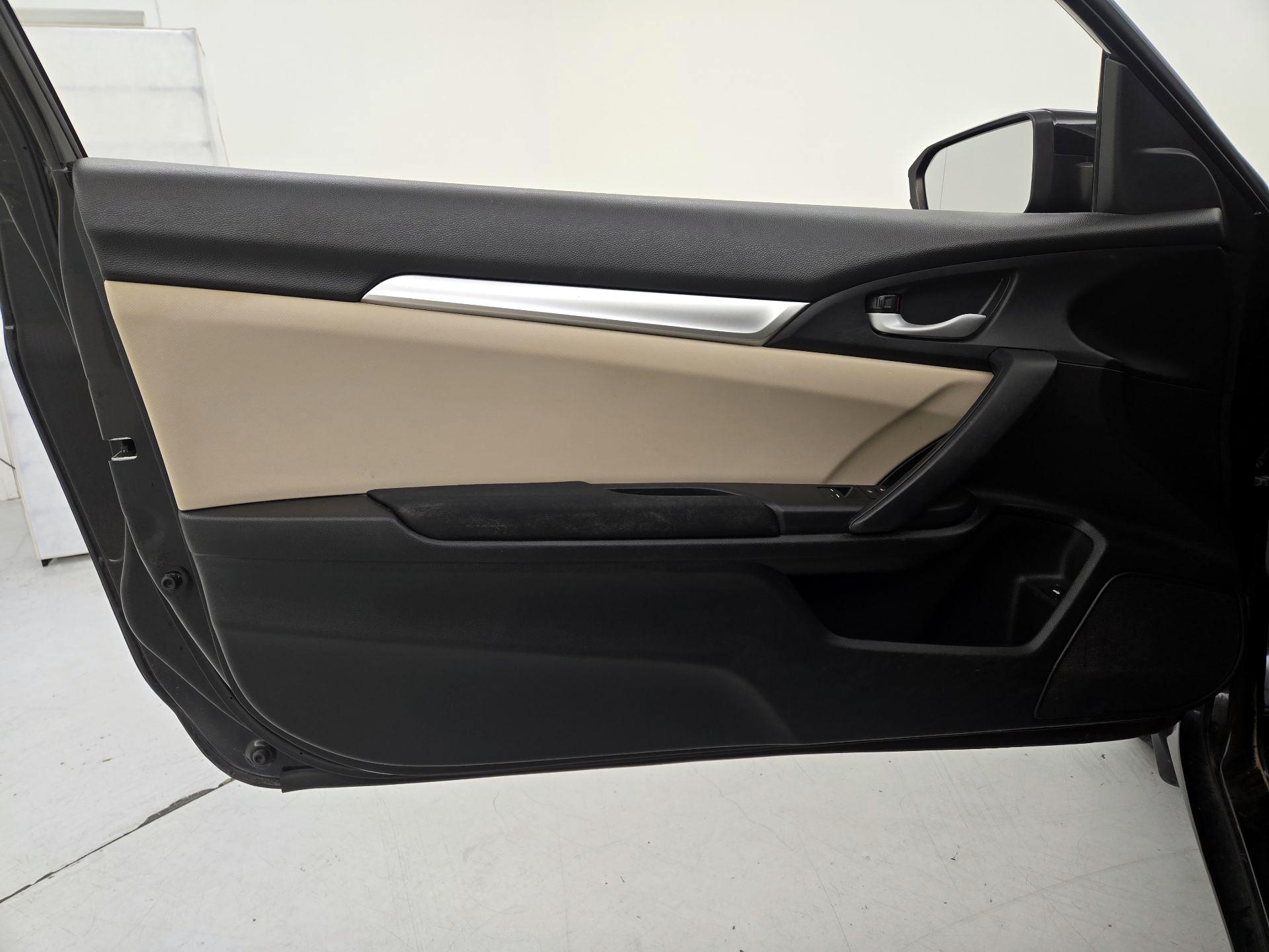 Thumbnail: 2016 Honda Civic - 12