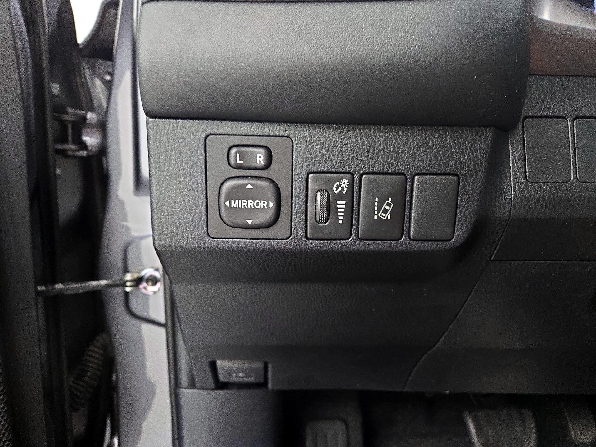 Thumbnail: 2017 Toyota RAV4 - 13