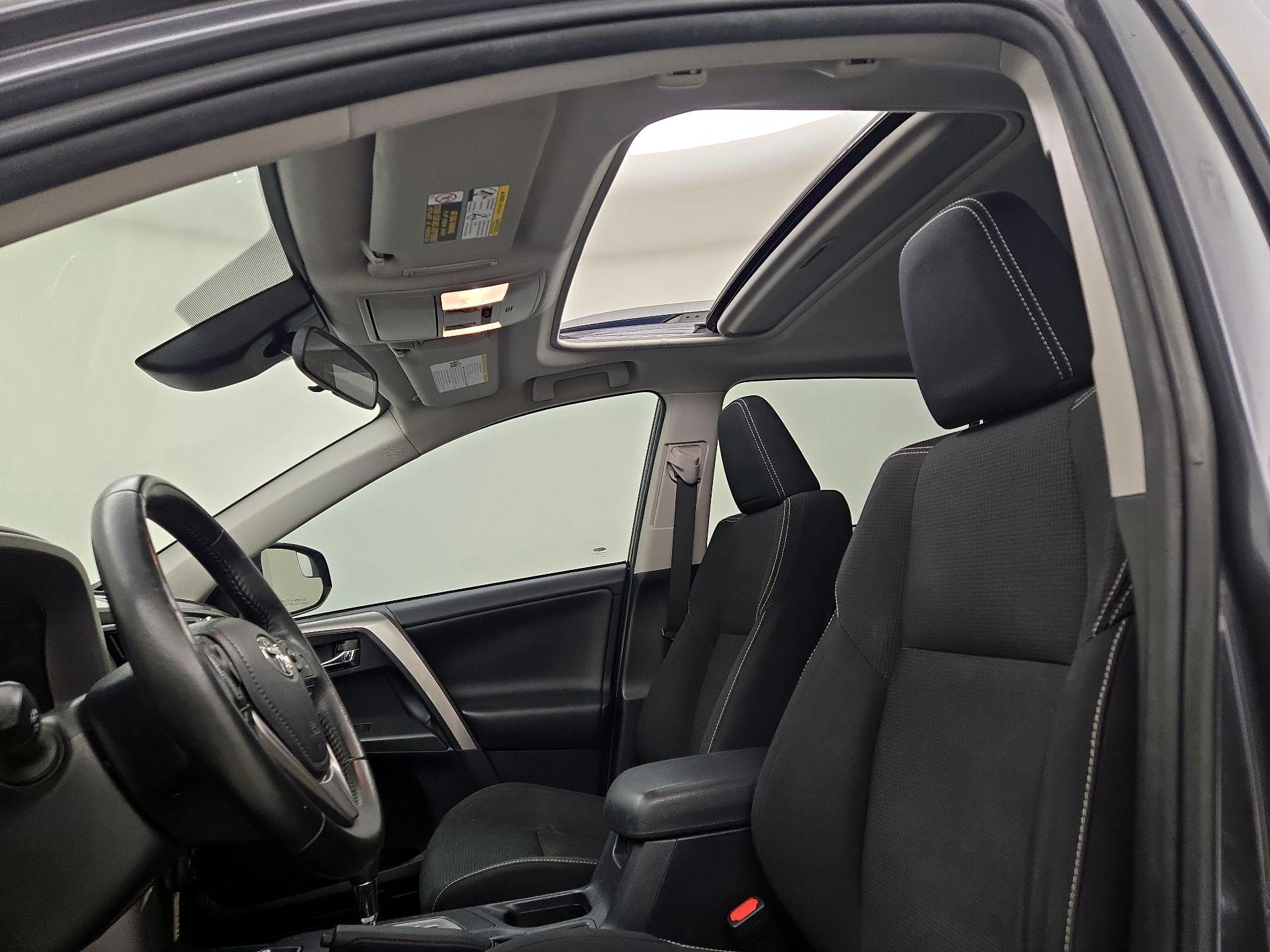 Thumbnail: 2017 Toyota RAV4 - 20