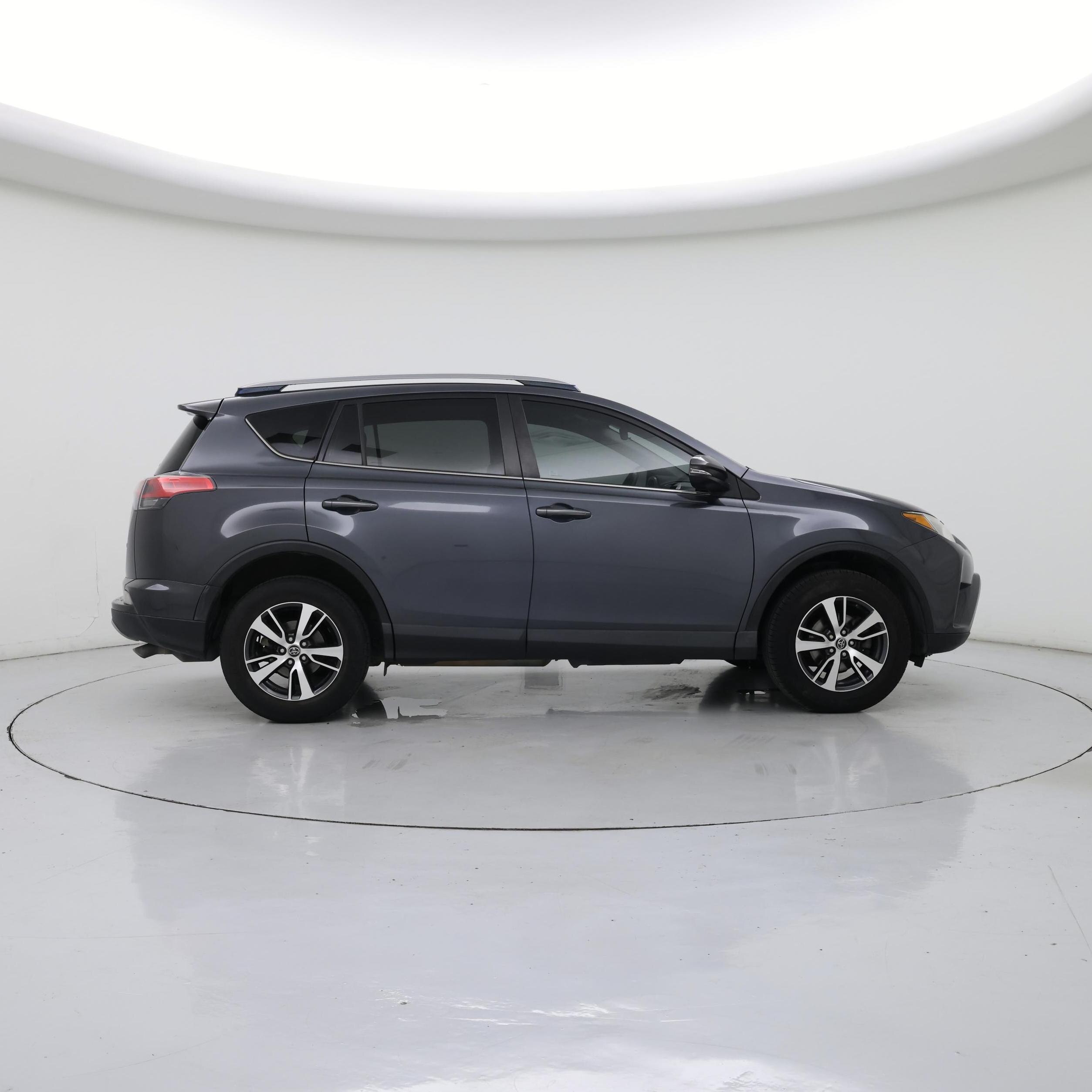 Thumbnail: 2017 Toyota RAV4 - 7