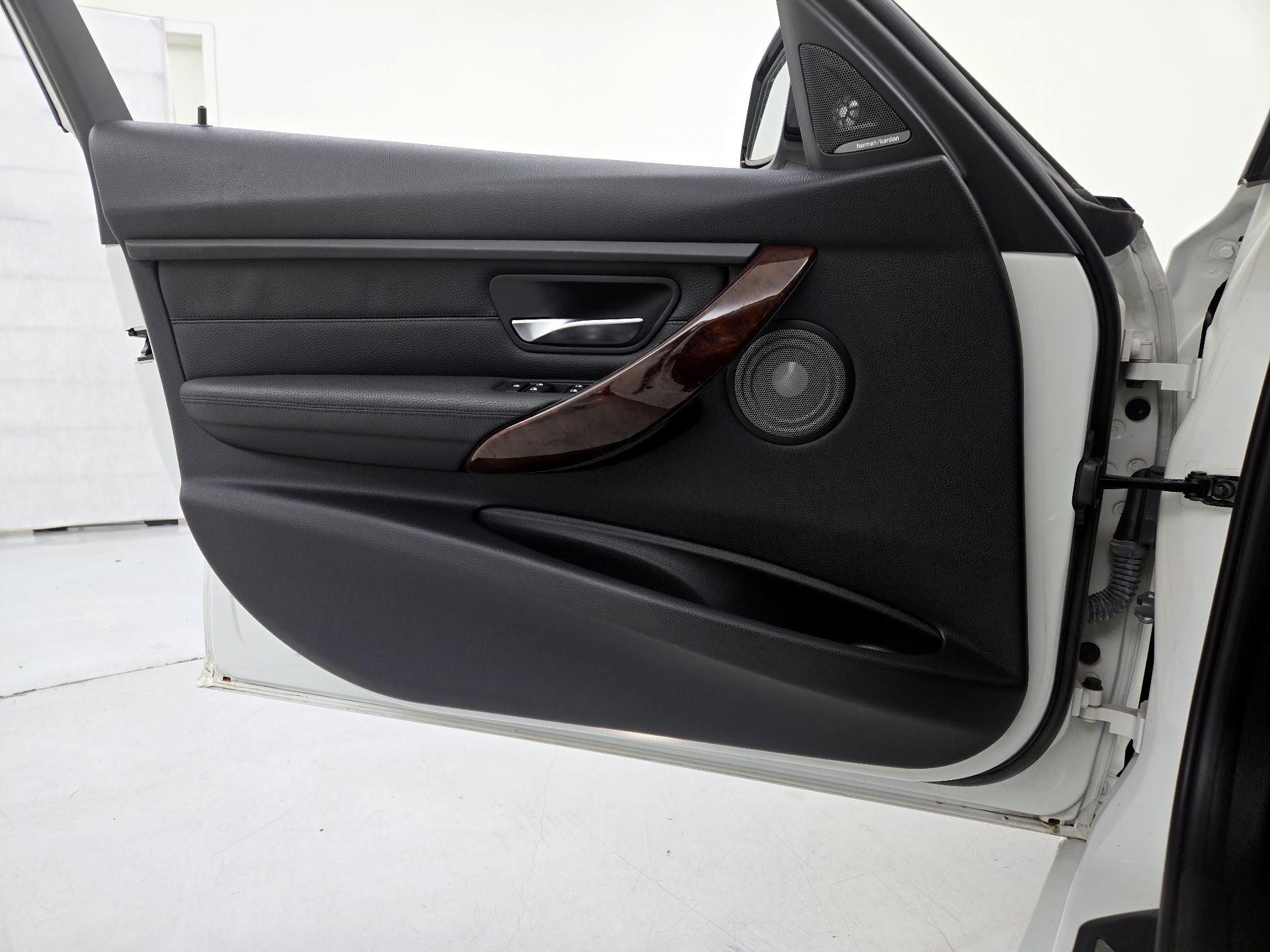 Thumbnail: 2014 BMW 3 Series - 12