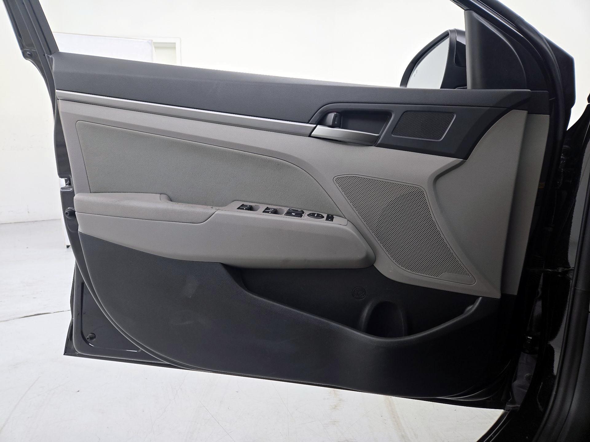Thumbnail: 2018 Hyundai Elantra - 12