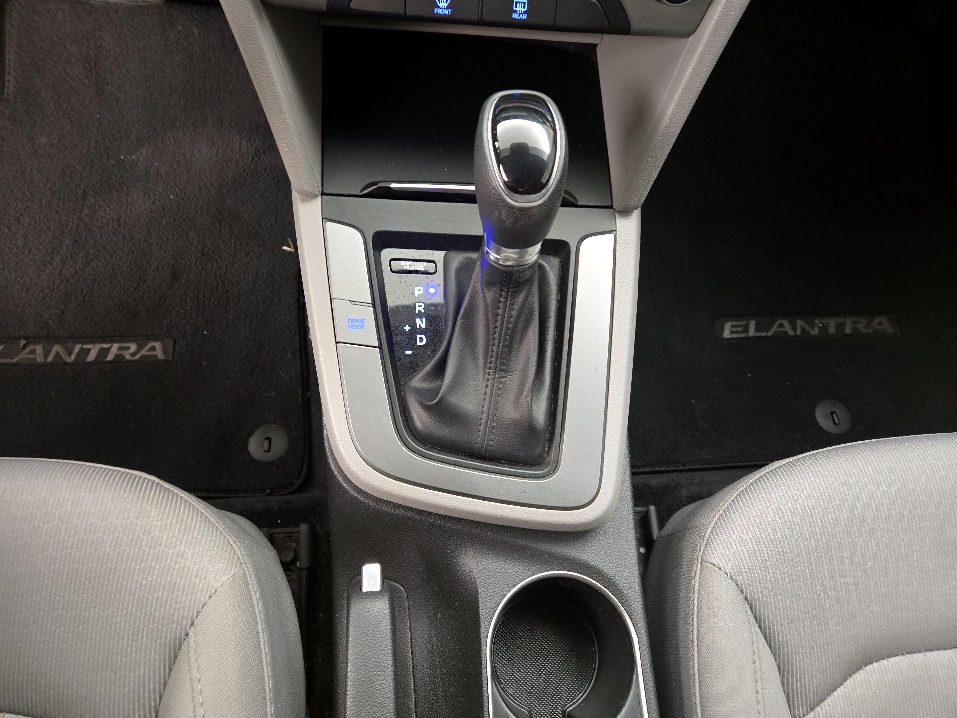 Thumbnail: 2018 Hyundai Elantra - 17