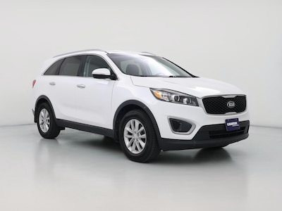 White 2017 Kia Sorento LX