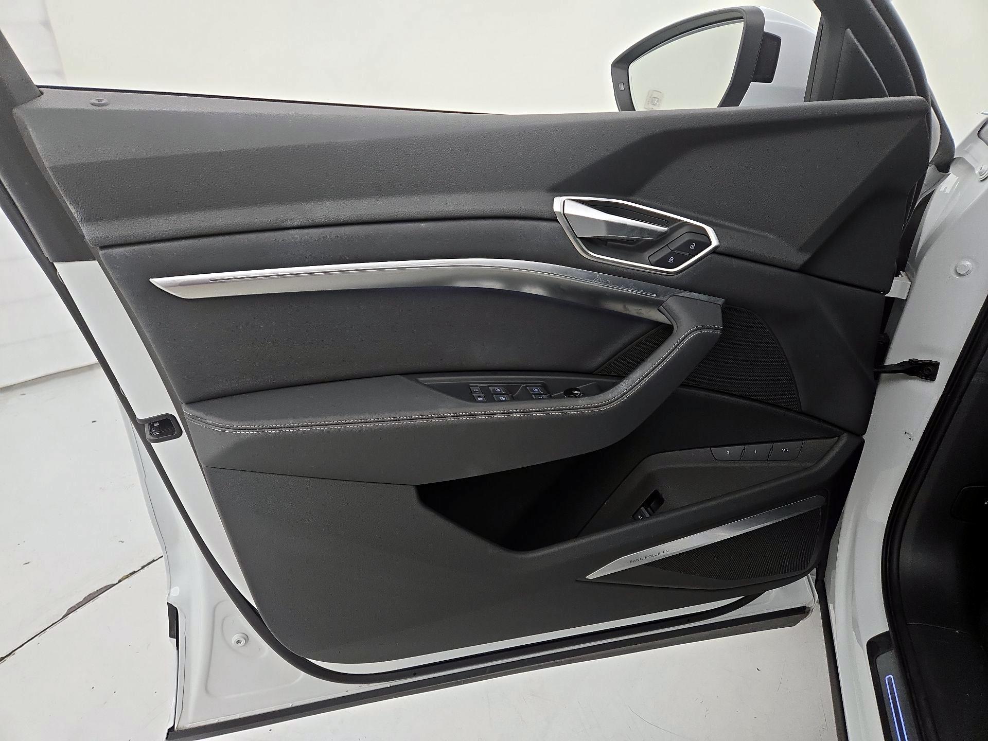 Thumbnail: 2024 Audi Q8 e-tron - 12