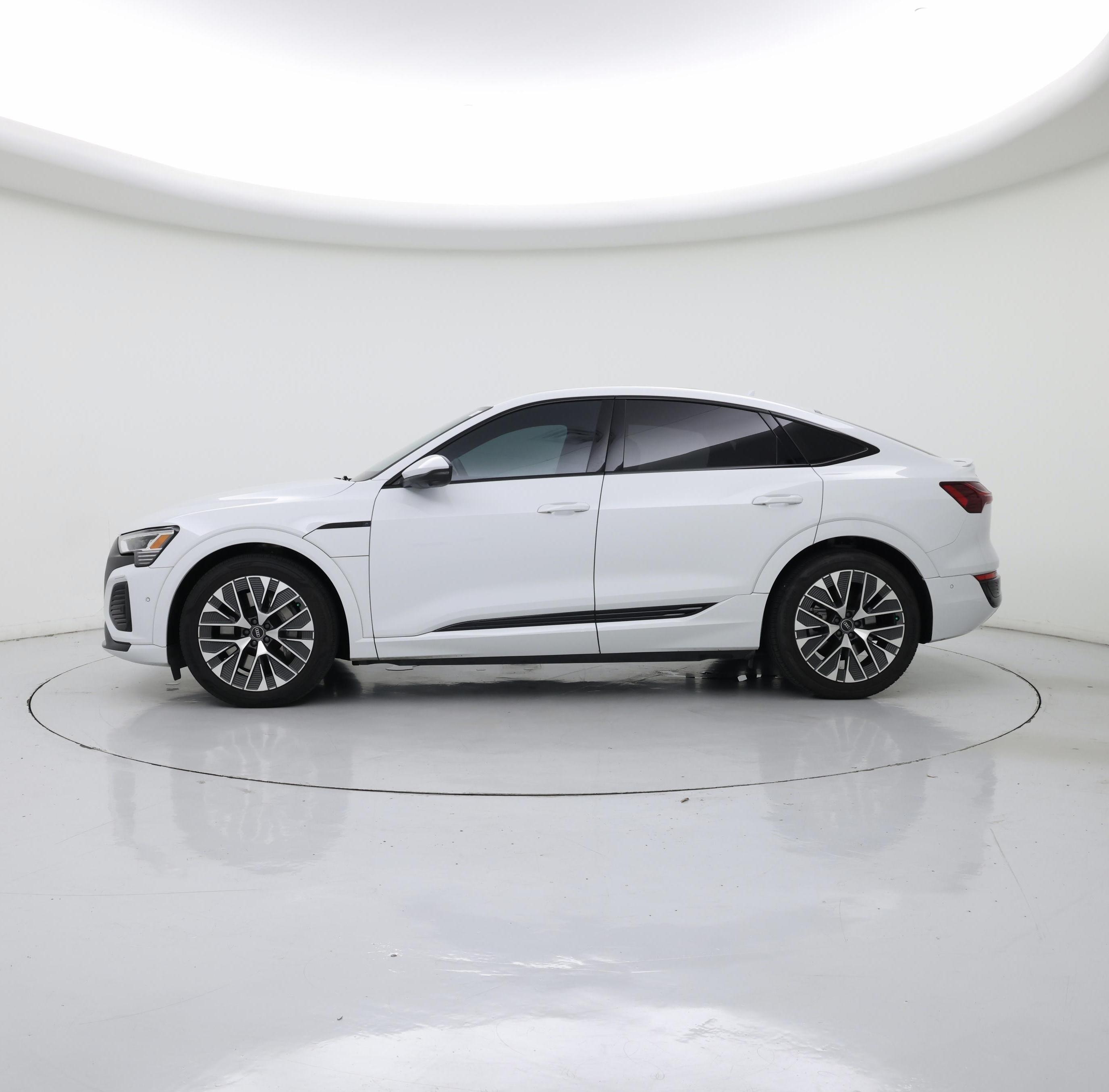 Thumbnail: 2024 Audi Q8 e-tron - 3
