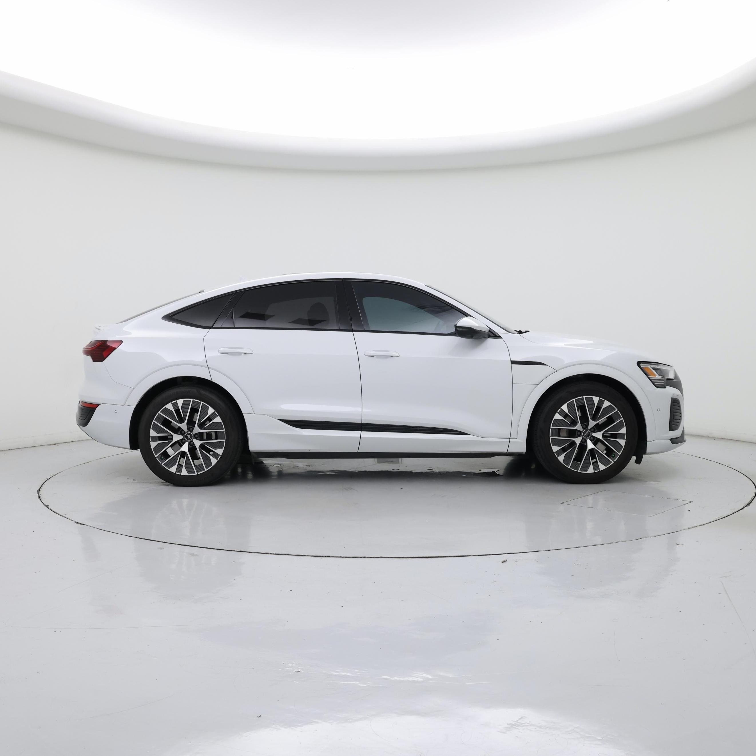 Thumbnail: 2024 Audi Q8 e-tron - 7