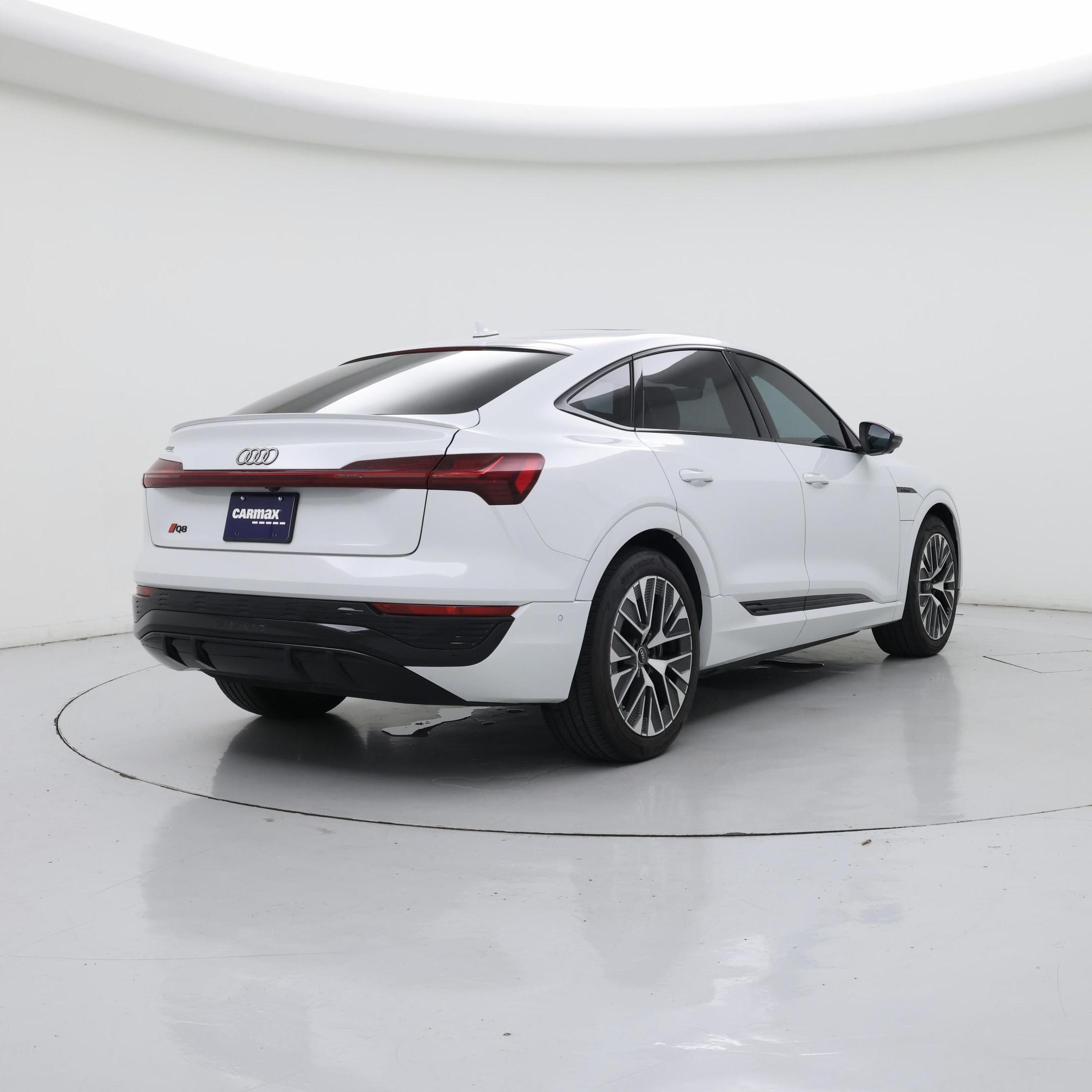 Thumbnail: 2024 Audi Q8 e-tron - 8