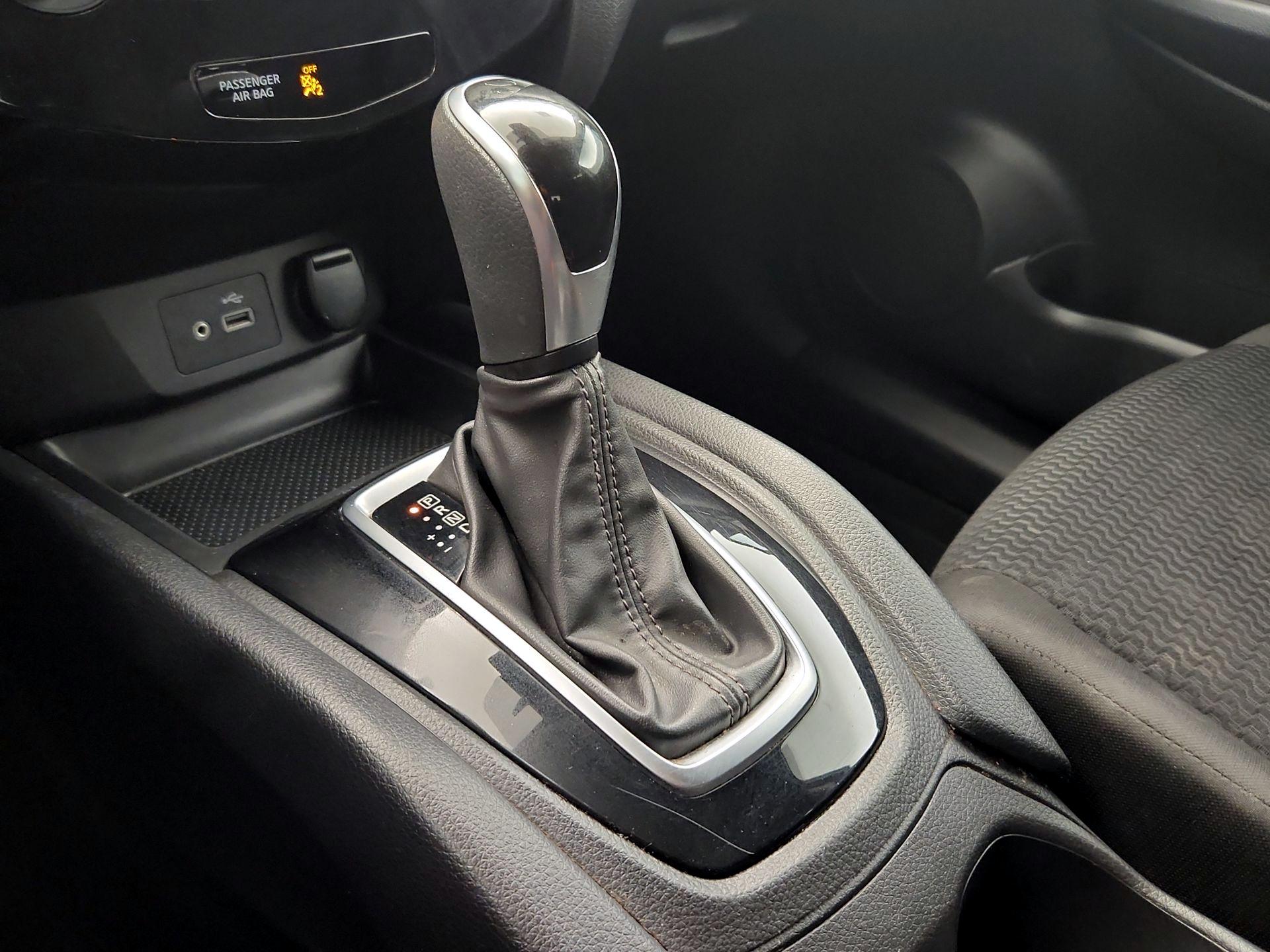 Thumbnail: 2020 Nissan Rogue Sport - 17