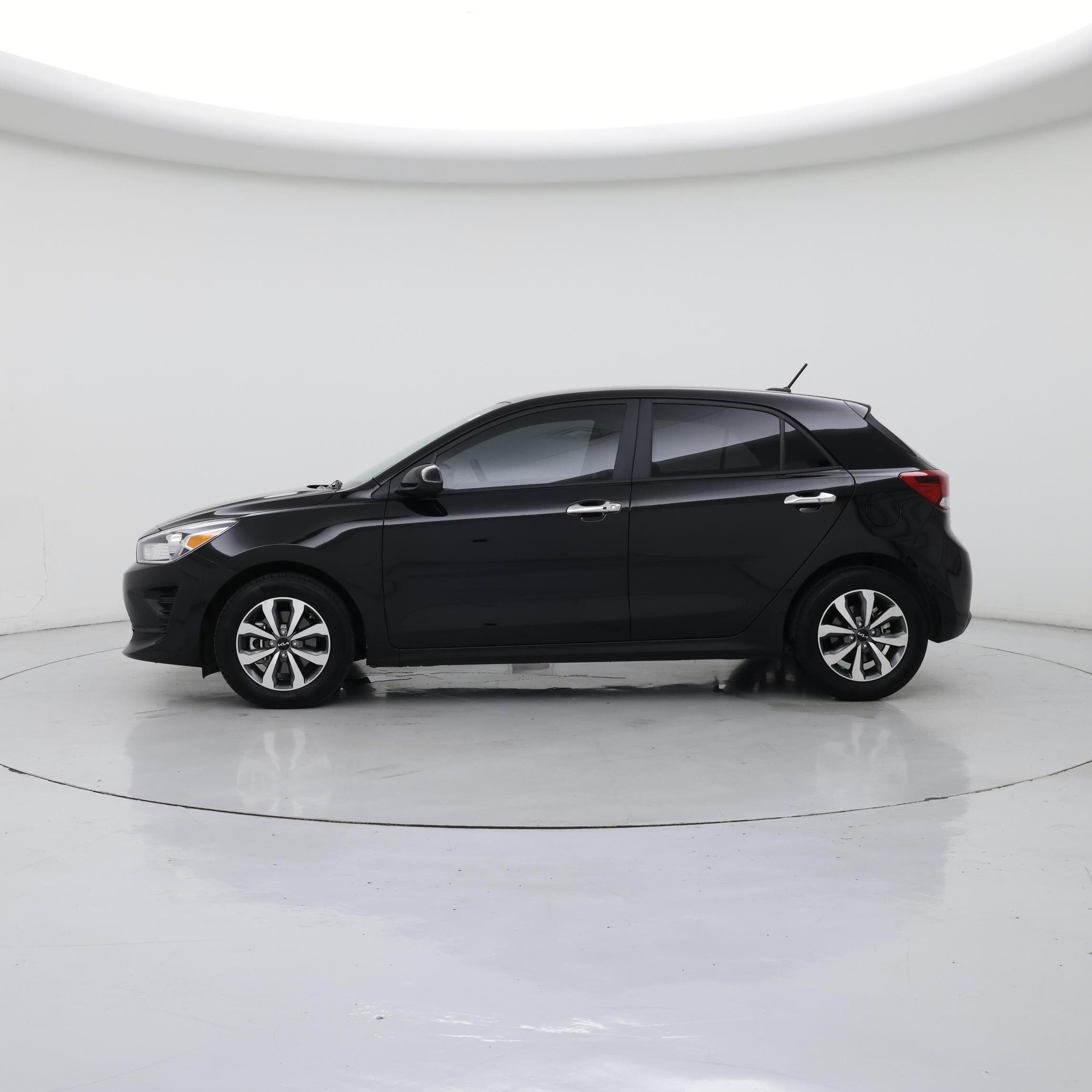 Thumbnail: 2023 Kia Rio - 3