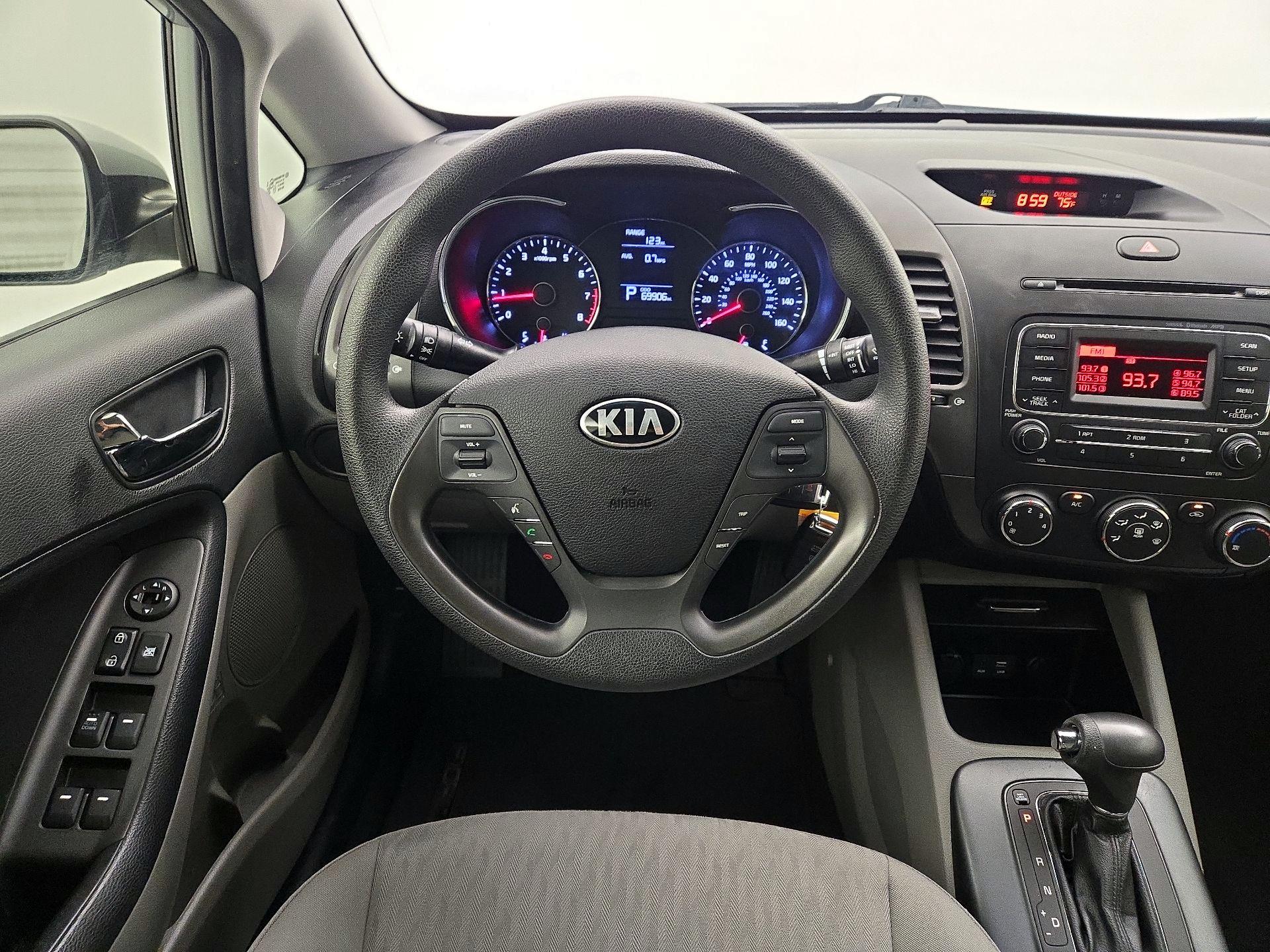 Thumbnail: 2016 Kia Forte - 10
