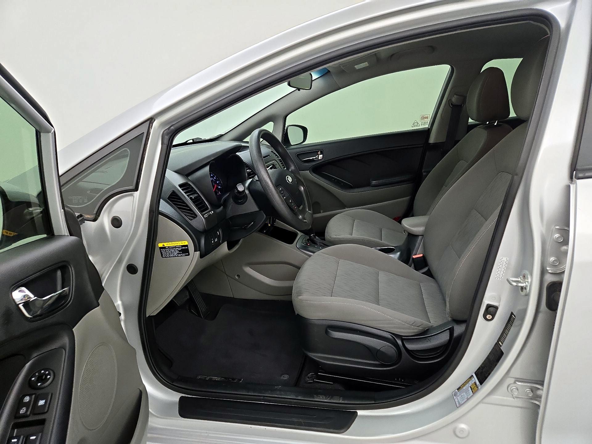 Thumbnail: 2016 Kia Forte - 11