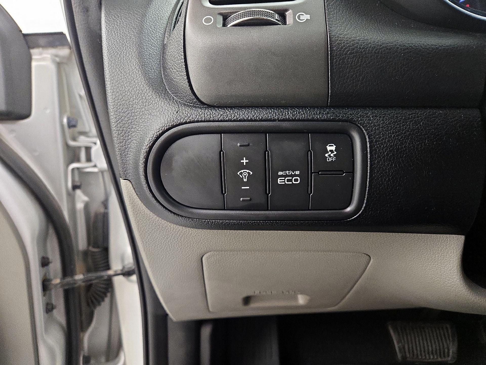 Thumbnail: 2016 Kia Forte - 13