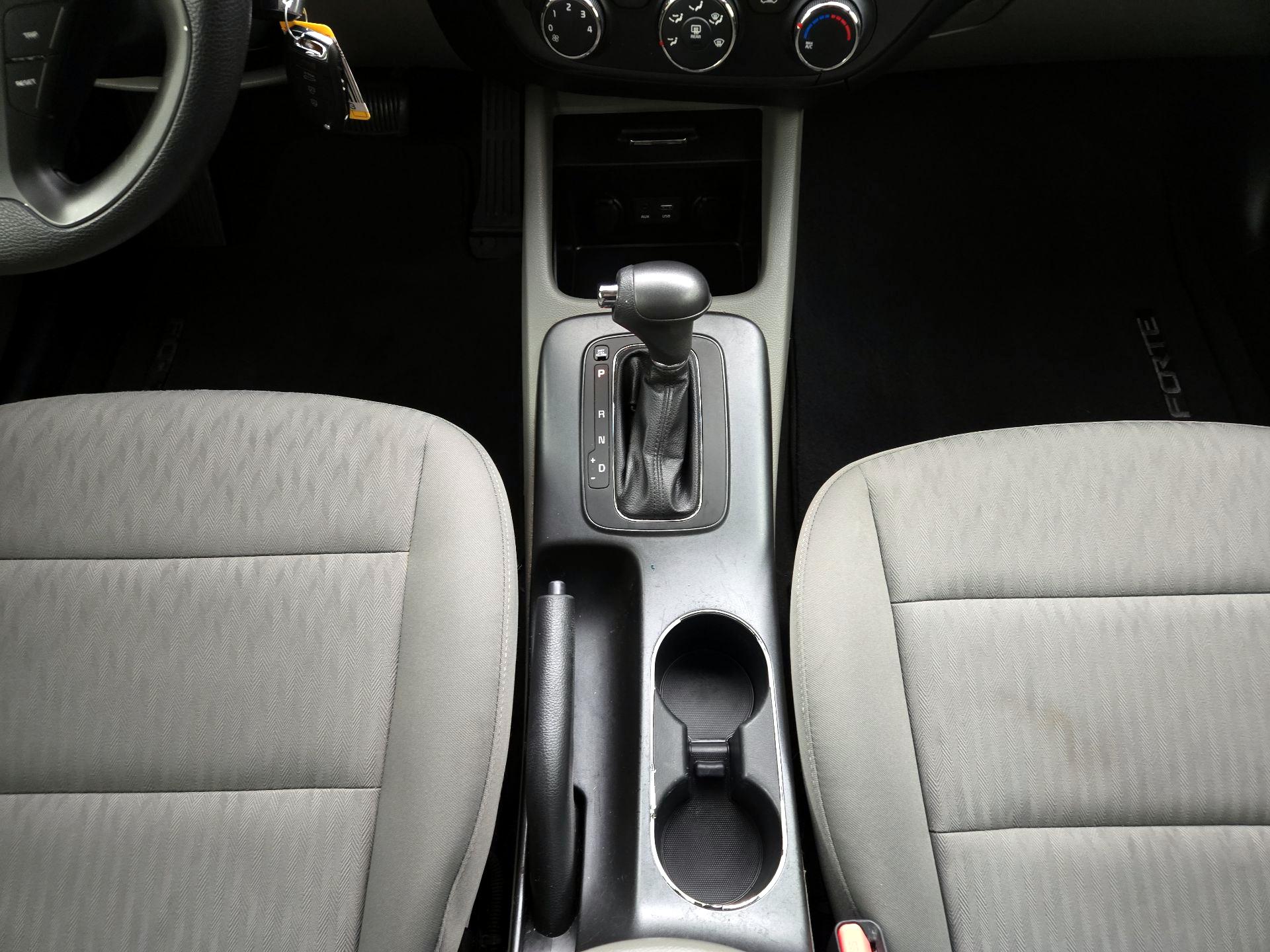 Thumbnail: 2016 Kia Forte - 16
