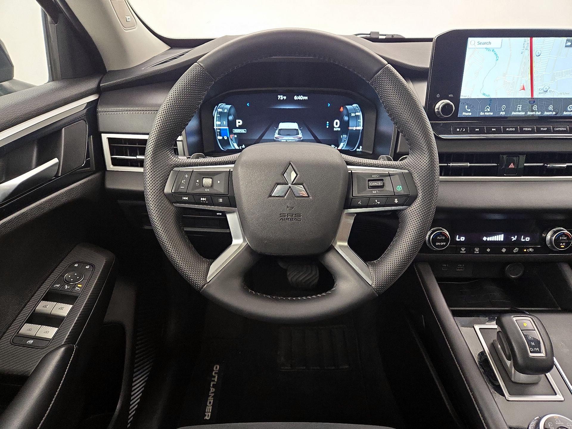Thumbnail: 2023 Mitsubishi Outlander - 10