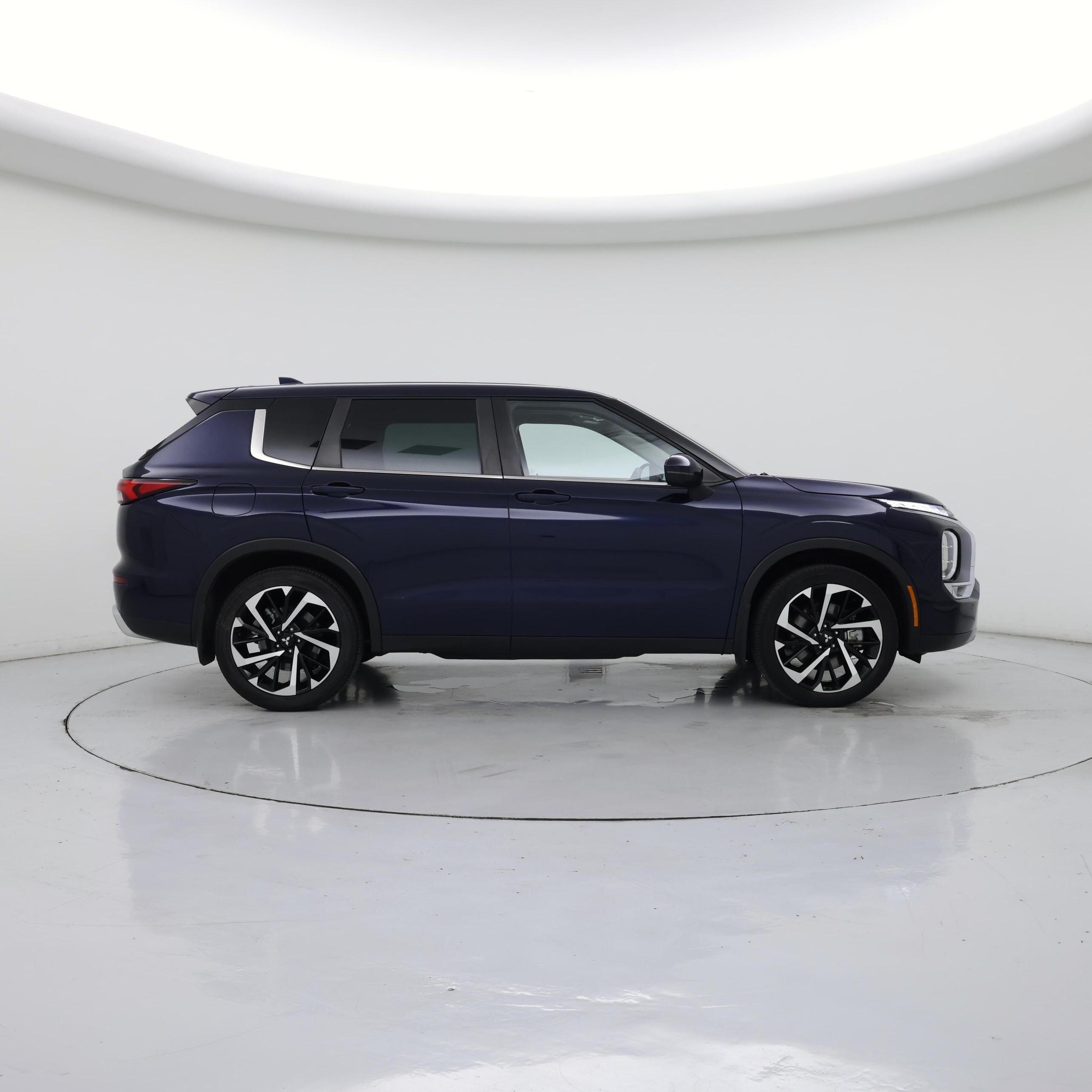Thumbnail: 2023 Mitsubishi Outlander - 7