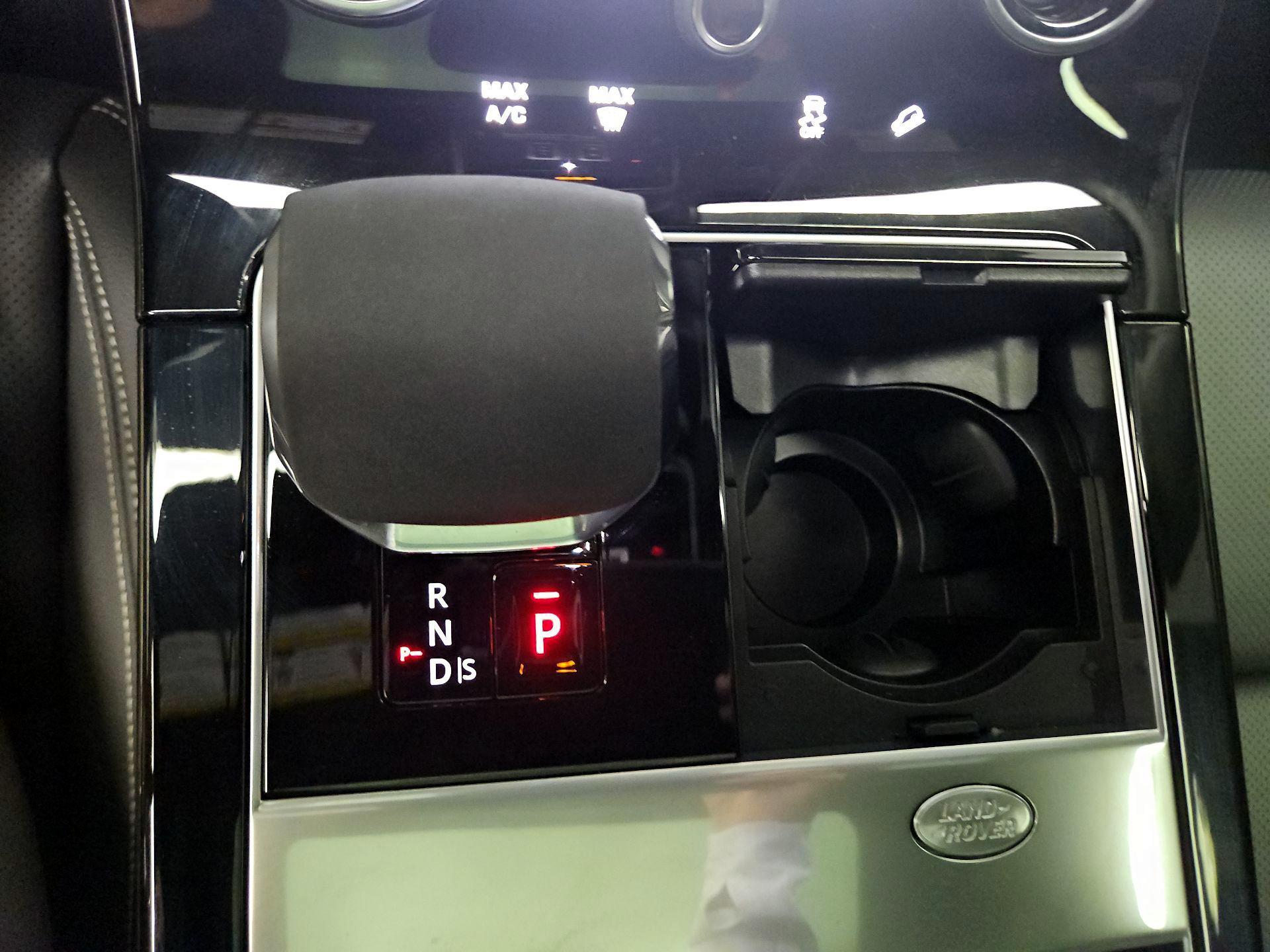 Thumbnail: 2022 Land Rover Range Rover Velar - 18