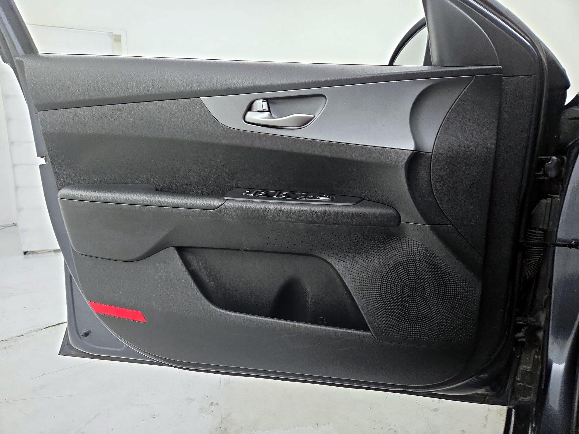 Thumbnail: 2020 Kia Forte - 12