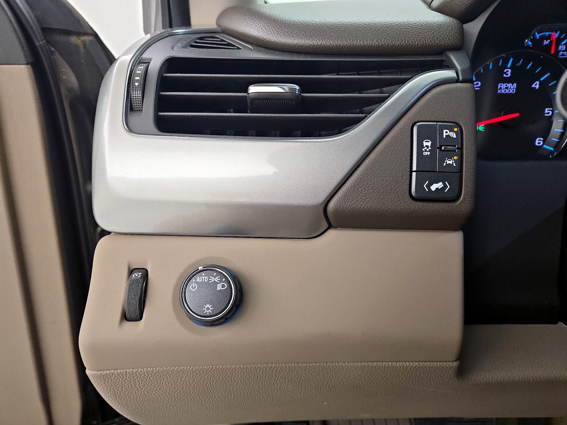 Thumbnail: 2018 Chevrolet Tahoe - 13
