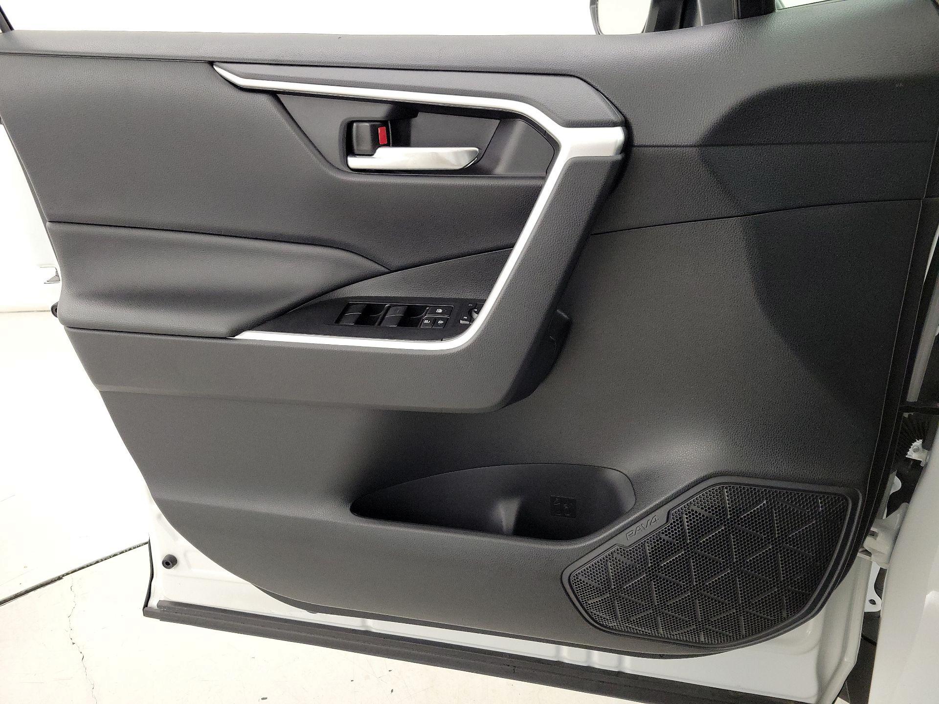 Thumbnail: 2021 Toyota RAV4 - 12