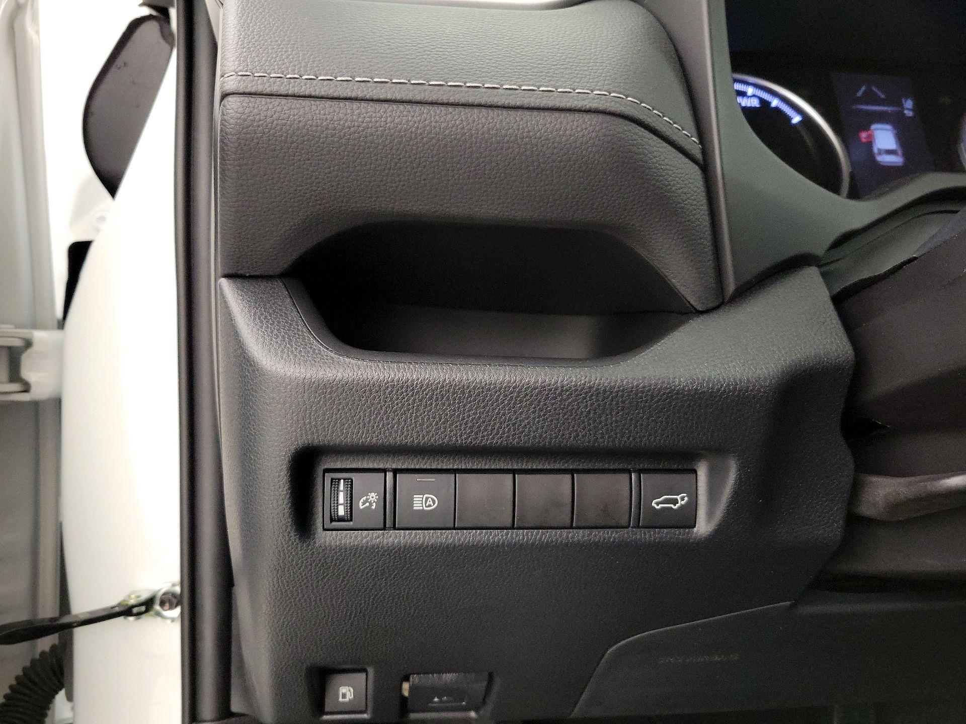 Thumbnail: 2021 Toyota RAV4 - 13