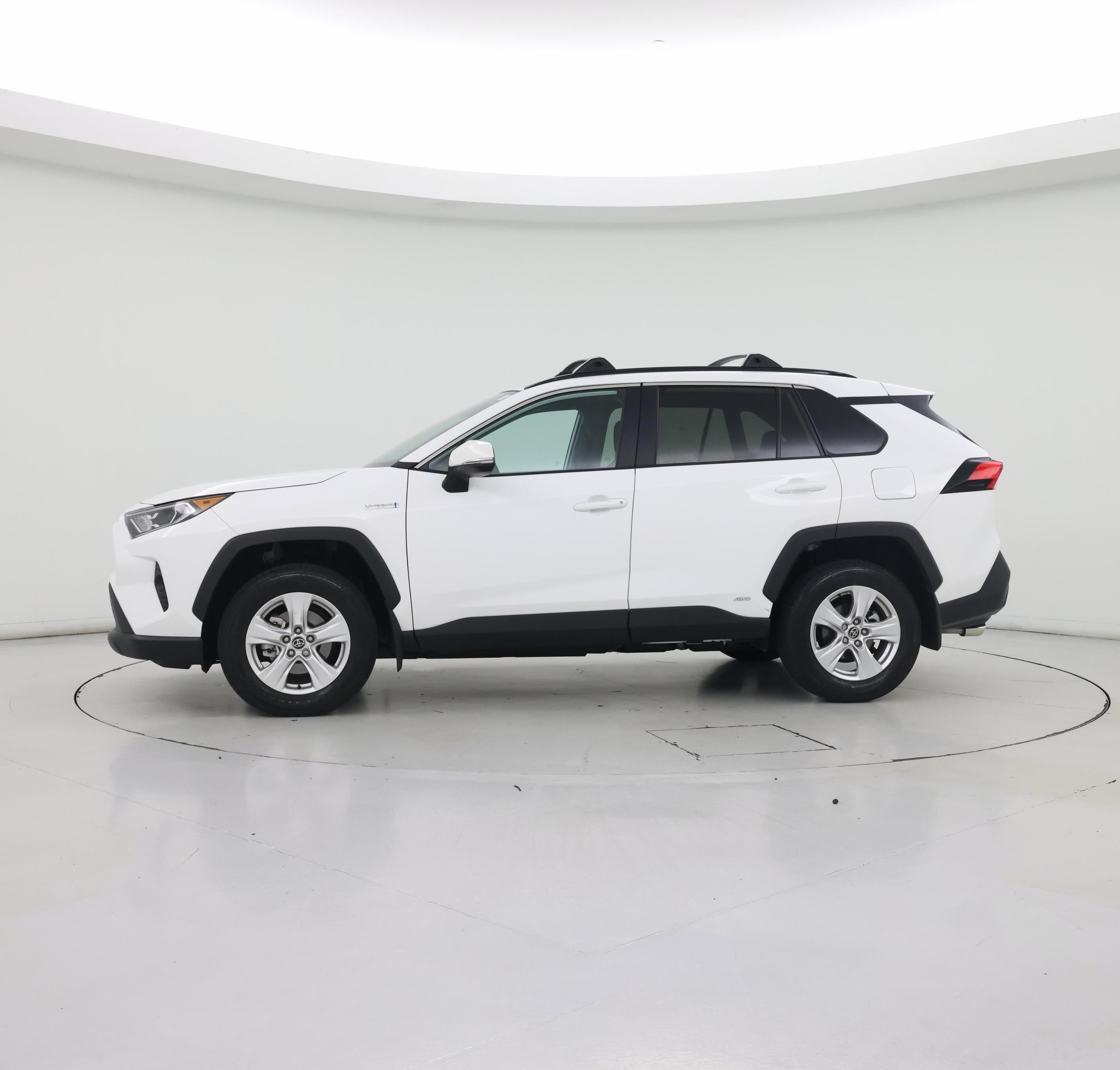 Thumbnail: 2021 Toyota RAV4 - 3