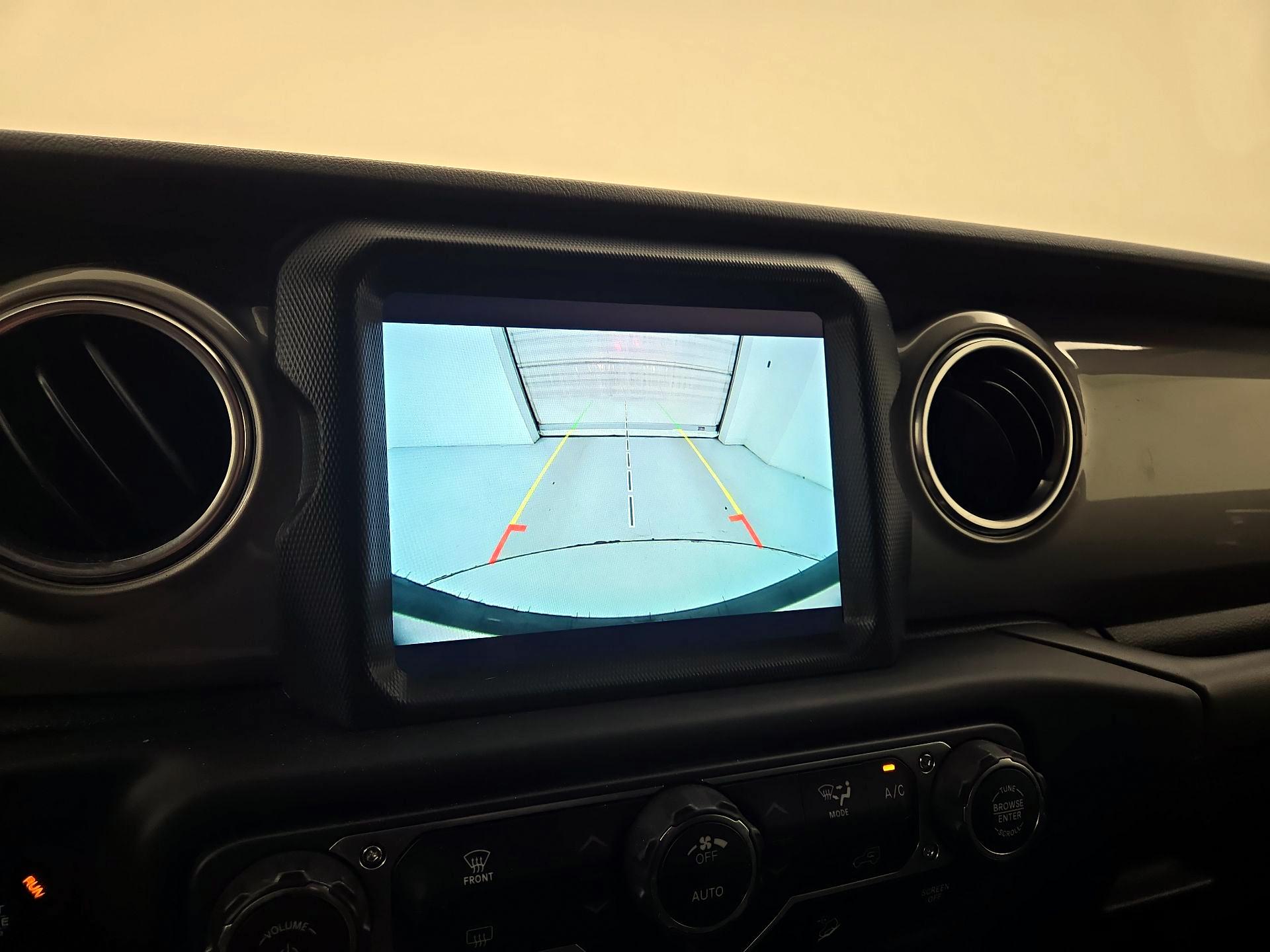 Thumbnail: 2018 Jeep Wrangler - 15