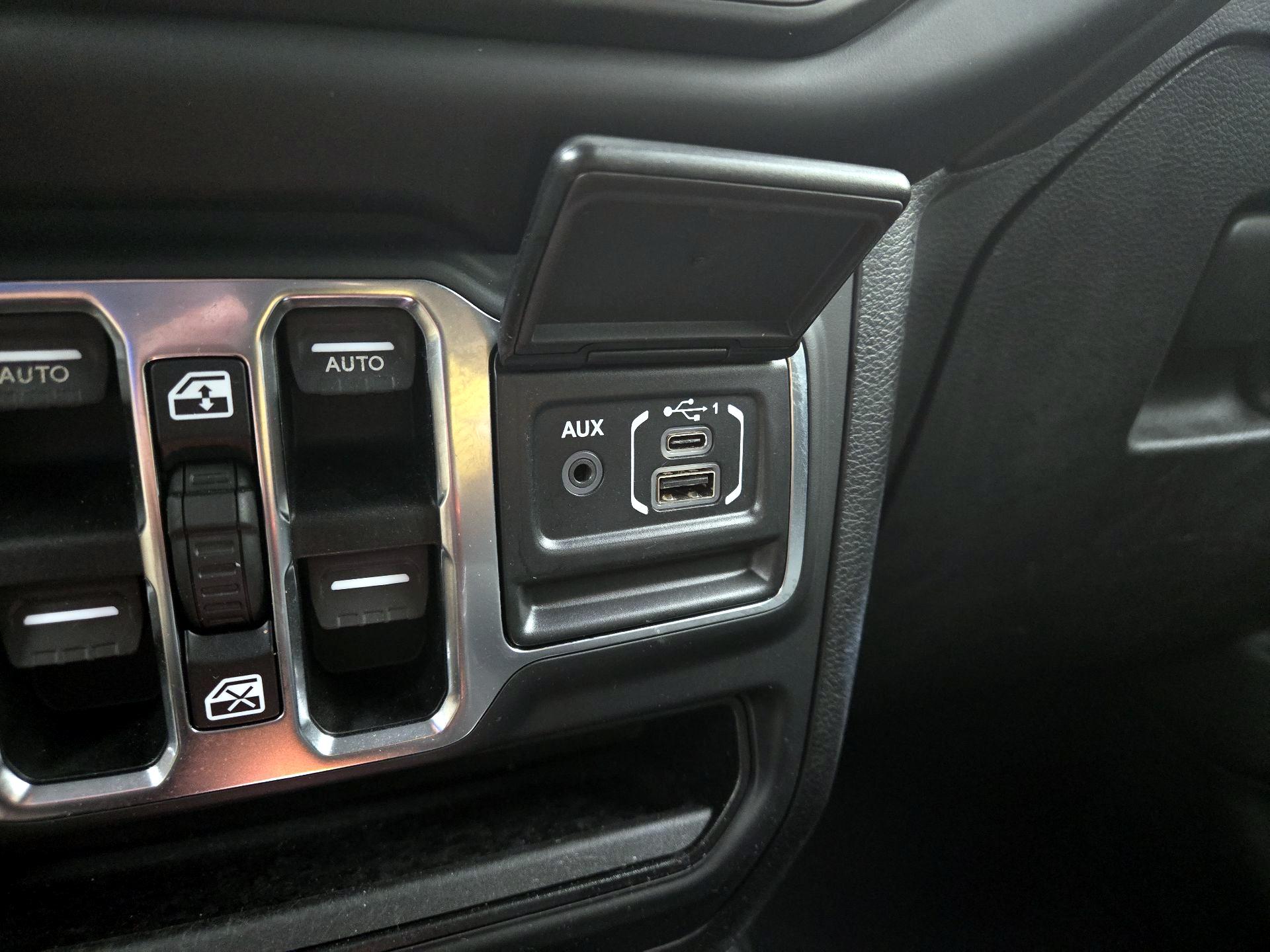 Thumbnail: 2018 Jeep Wrangler - 19