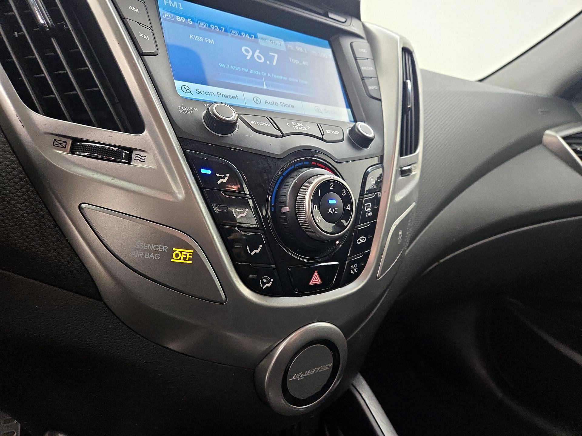 Thumbnail: 2014 Hyundai Veloster - 16