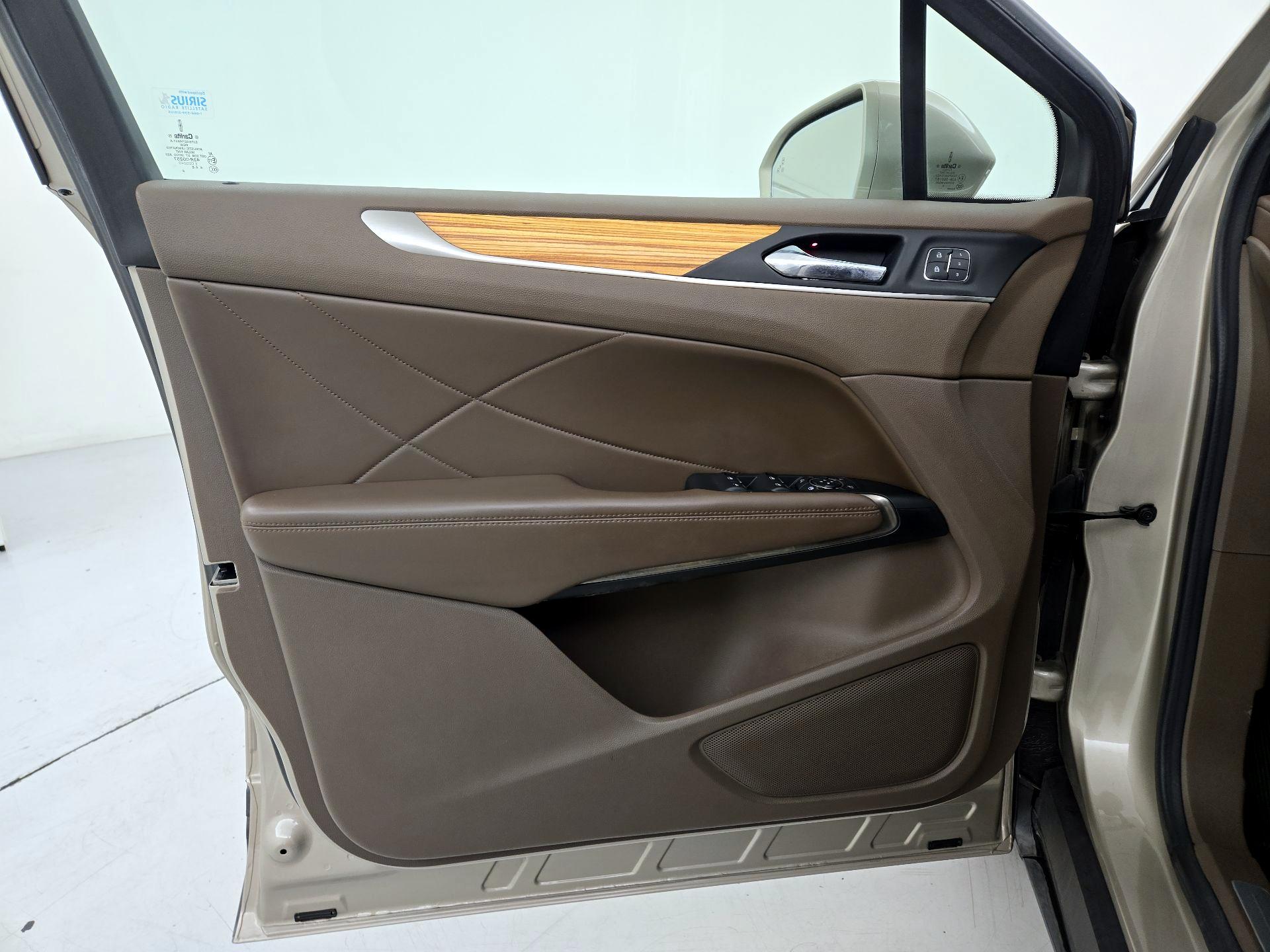 Thumbnail: 2015 Lincoln MKC - 12