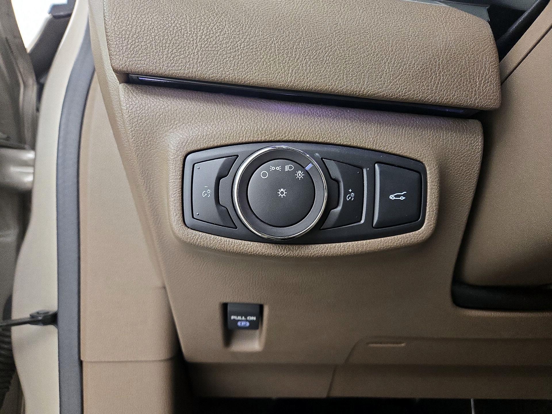 Thumbnail: 2015 Lincoln MKC - 13