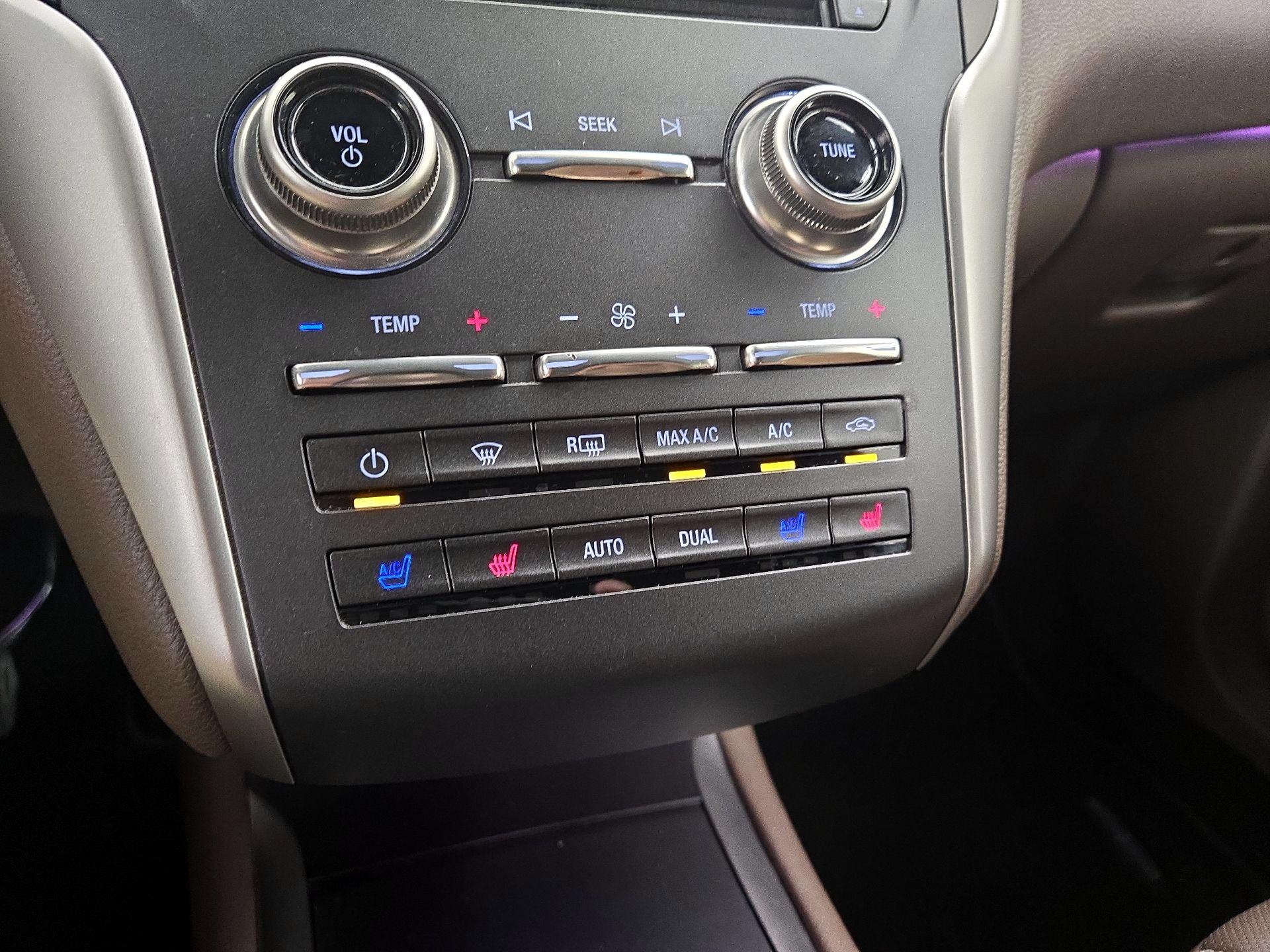 Thumbnail: 2015 Lincoln MKC - 17
