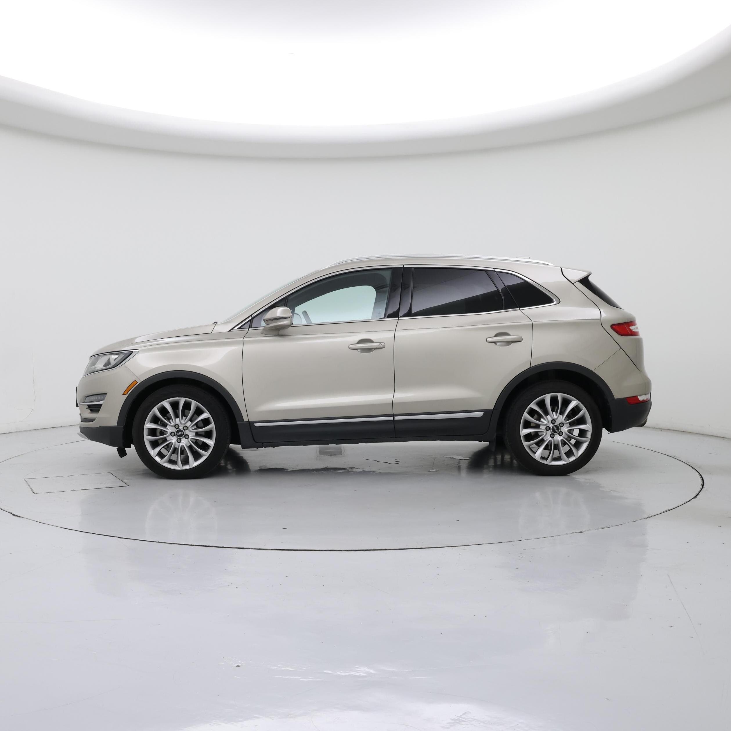 Thumbnail: 2015 Lincoln MKC - 3