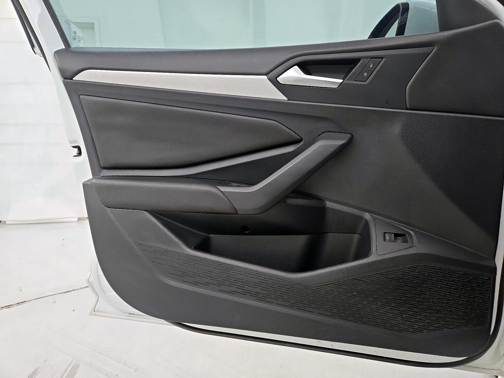 Thumbnail: 2019 Volkswagen Jetta - 12
