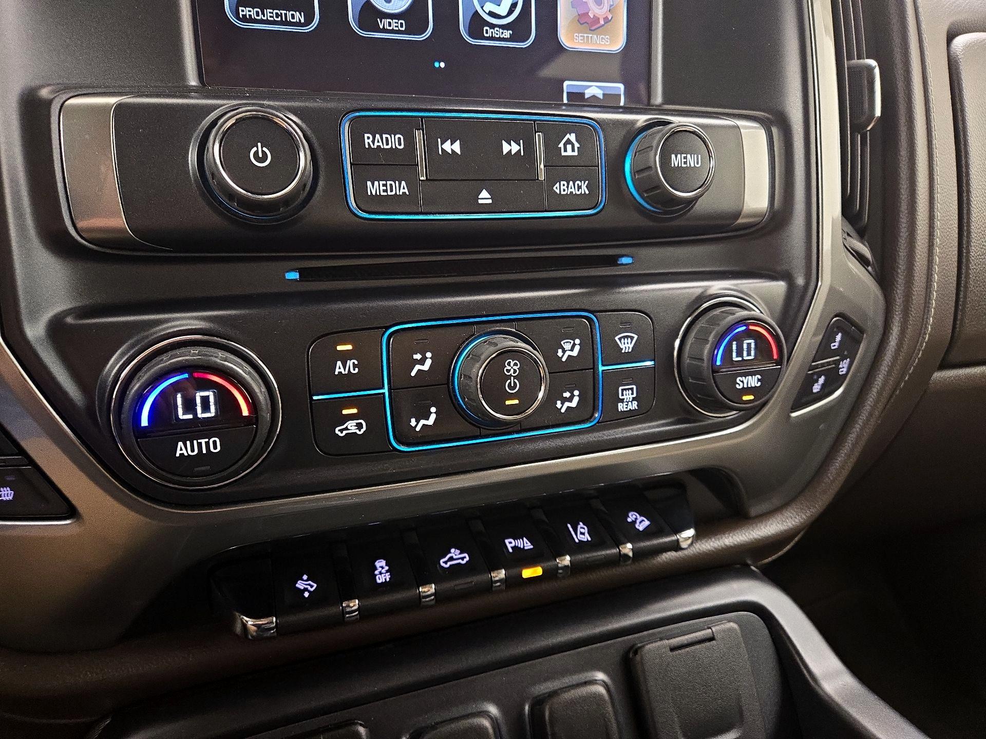 Thumbnail: 2015 Chevrolet Silverado 1500 - 17