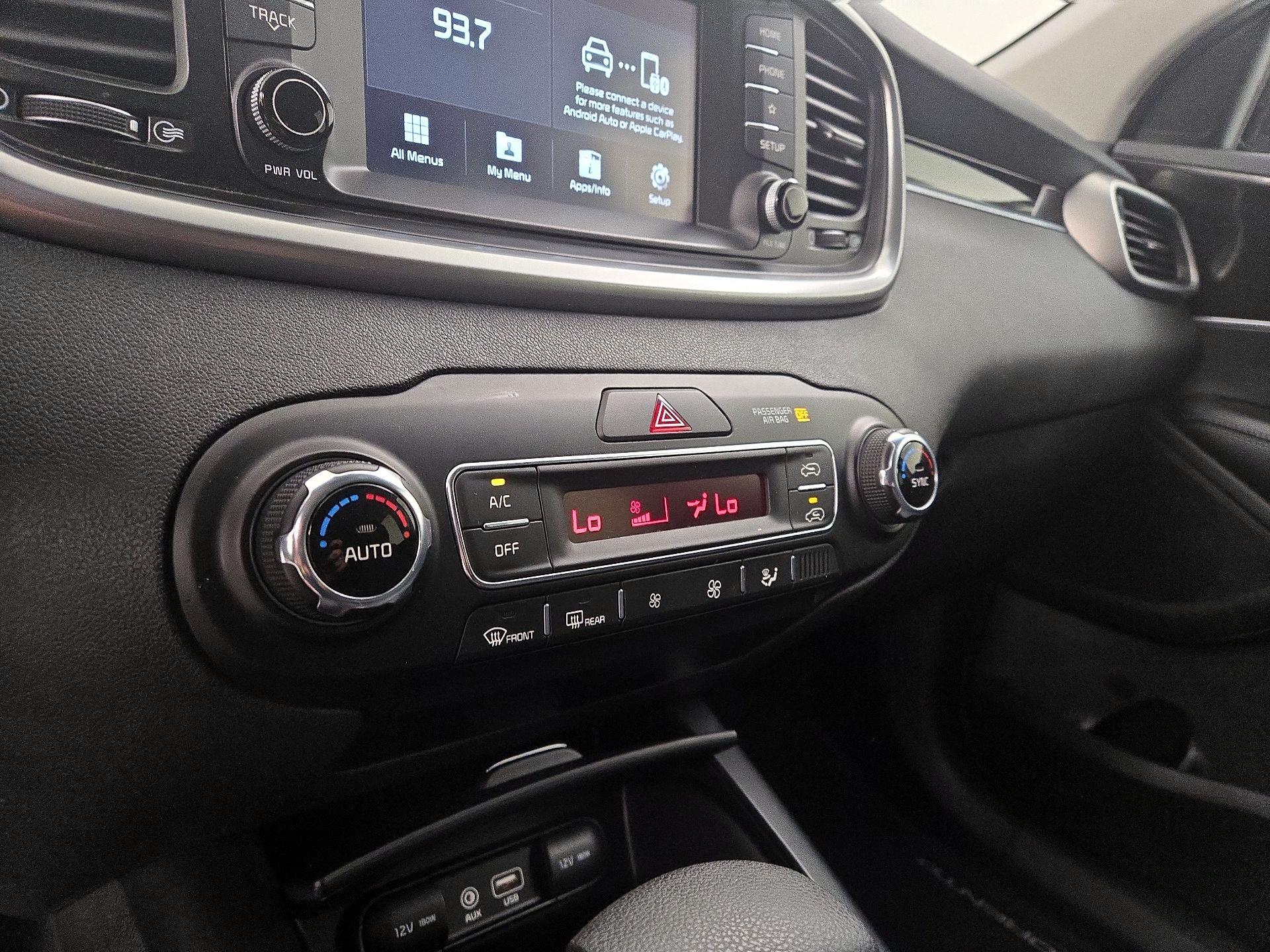 Thumbnail: 2019 Kia Sorento - 16