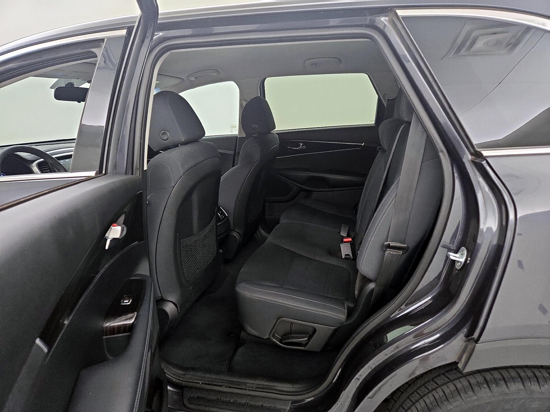 Thumbnail: 2019 Kia Sorento - 19