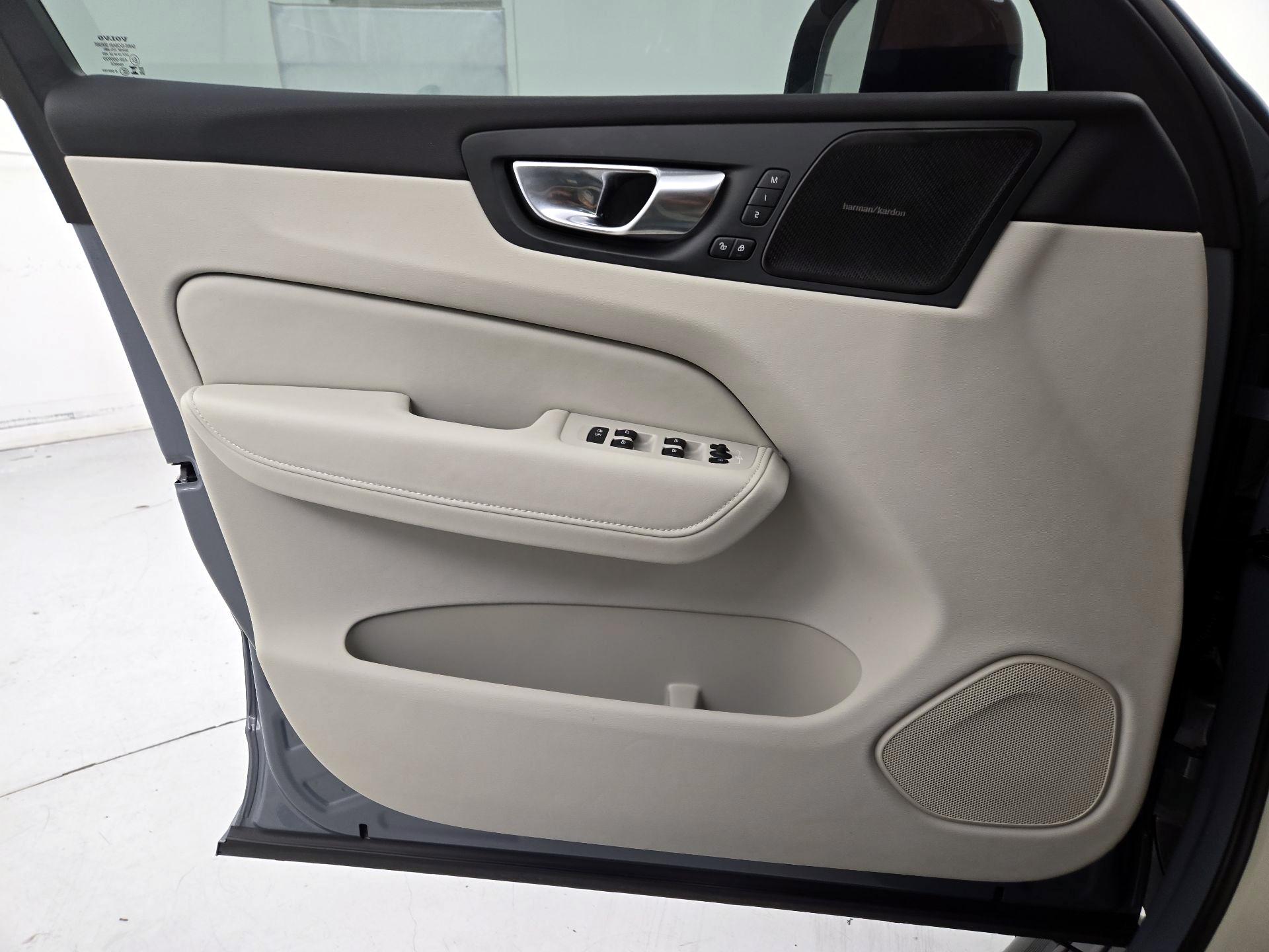 Thumbnail: 2024 Volvo XC60 - 12