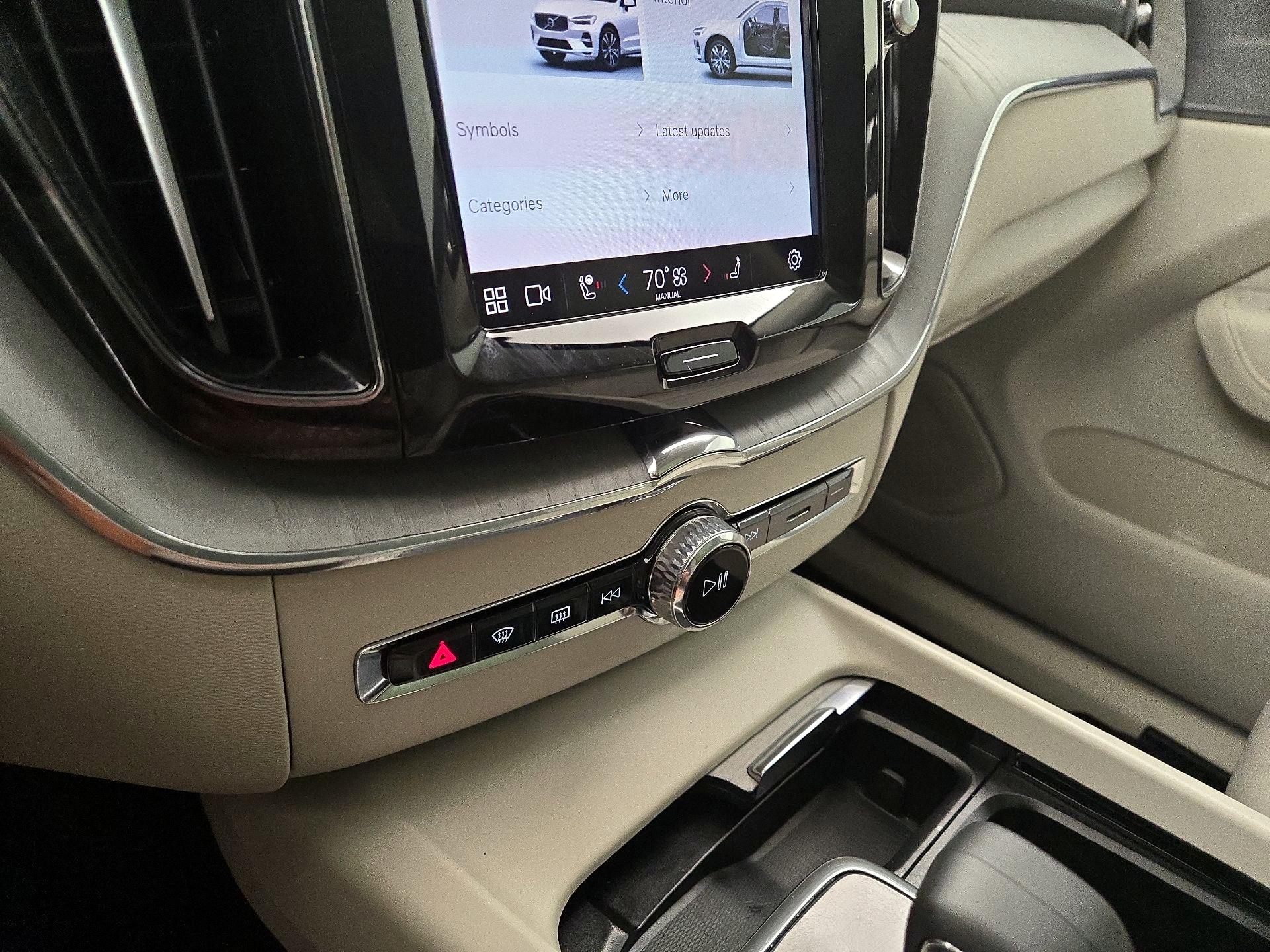 Thumbnail: 2024 Volvo XC60 - 17