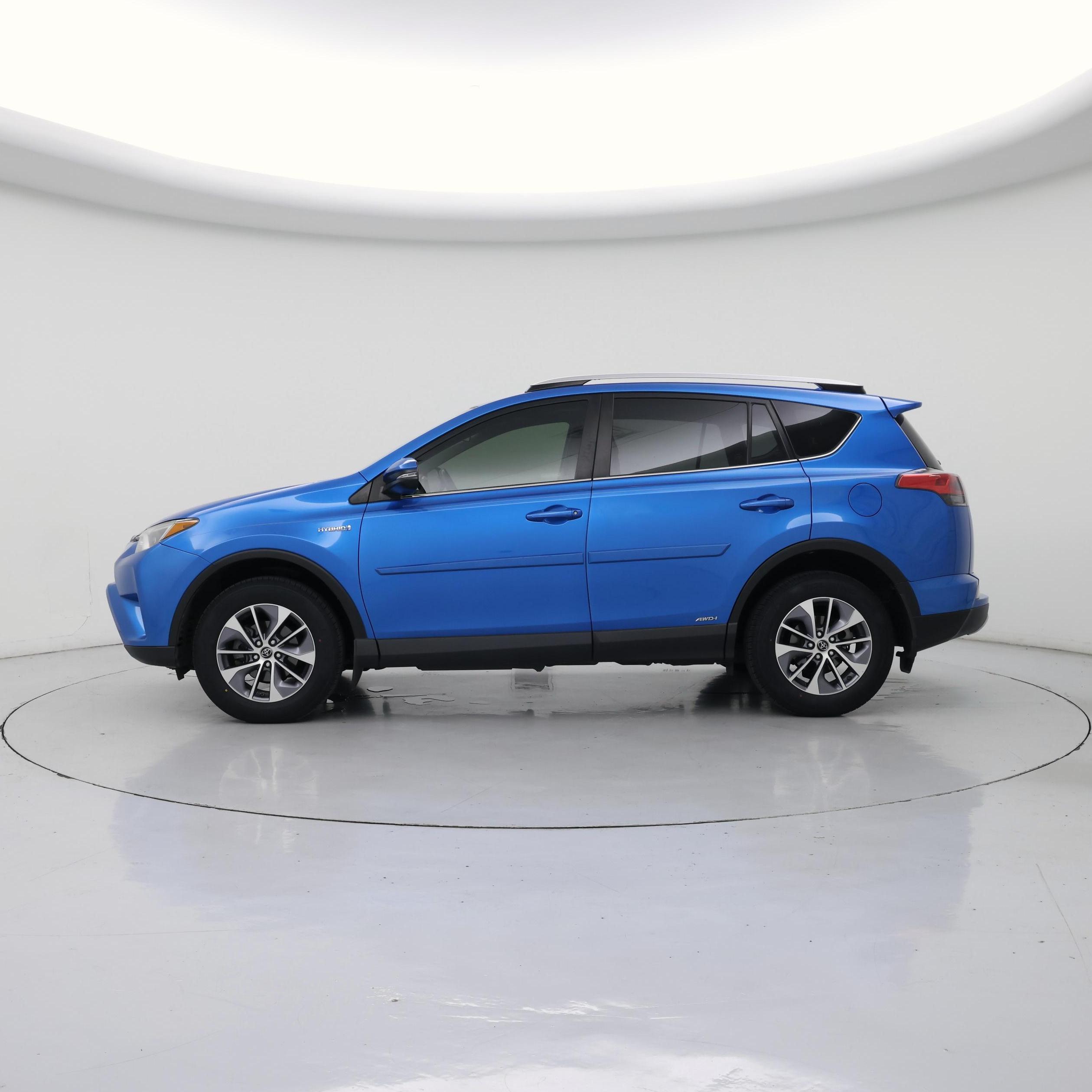Thumbnail: 2016 Toyota RAV4 - 3