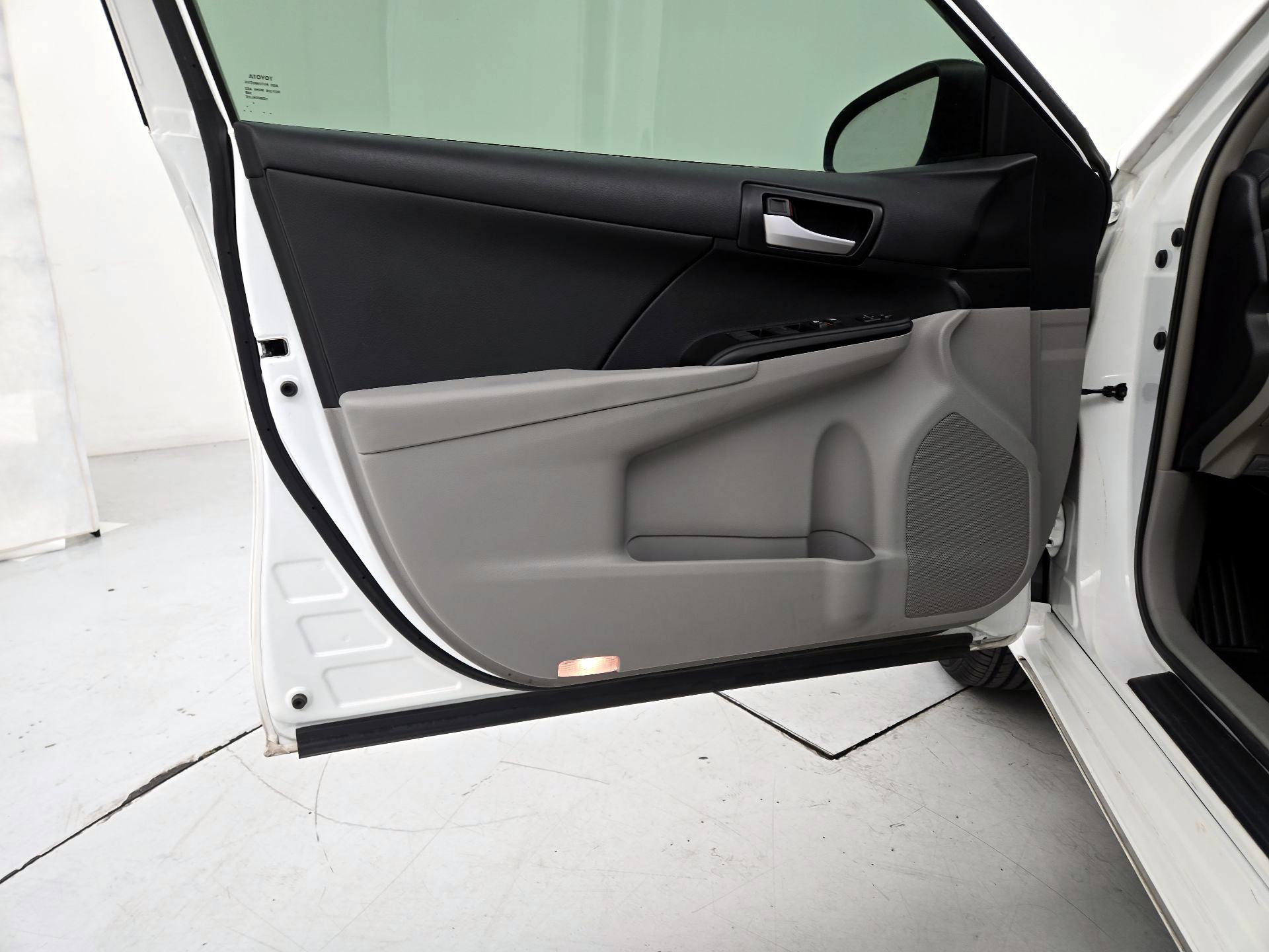 Thumbnail: 2014 Toyota Camry - 12