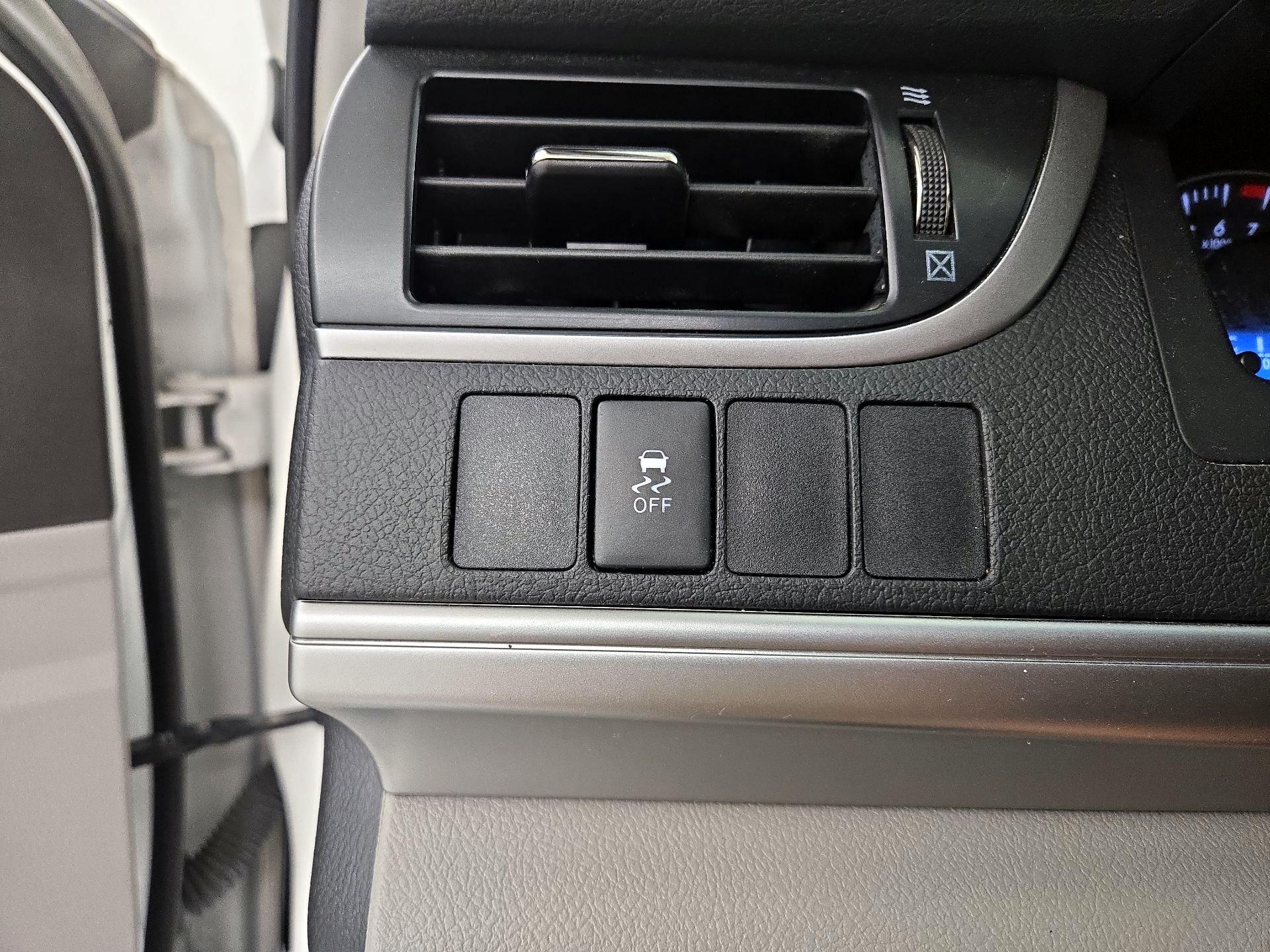 Thumbnail: 2014 Toyota Camry - 13