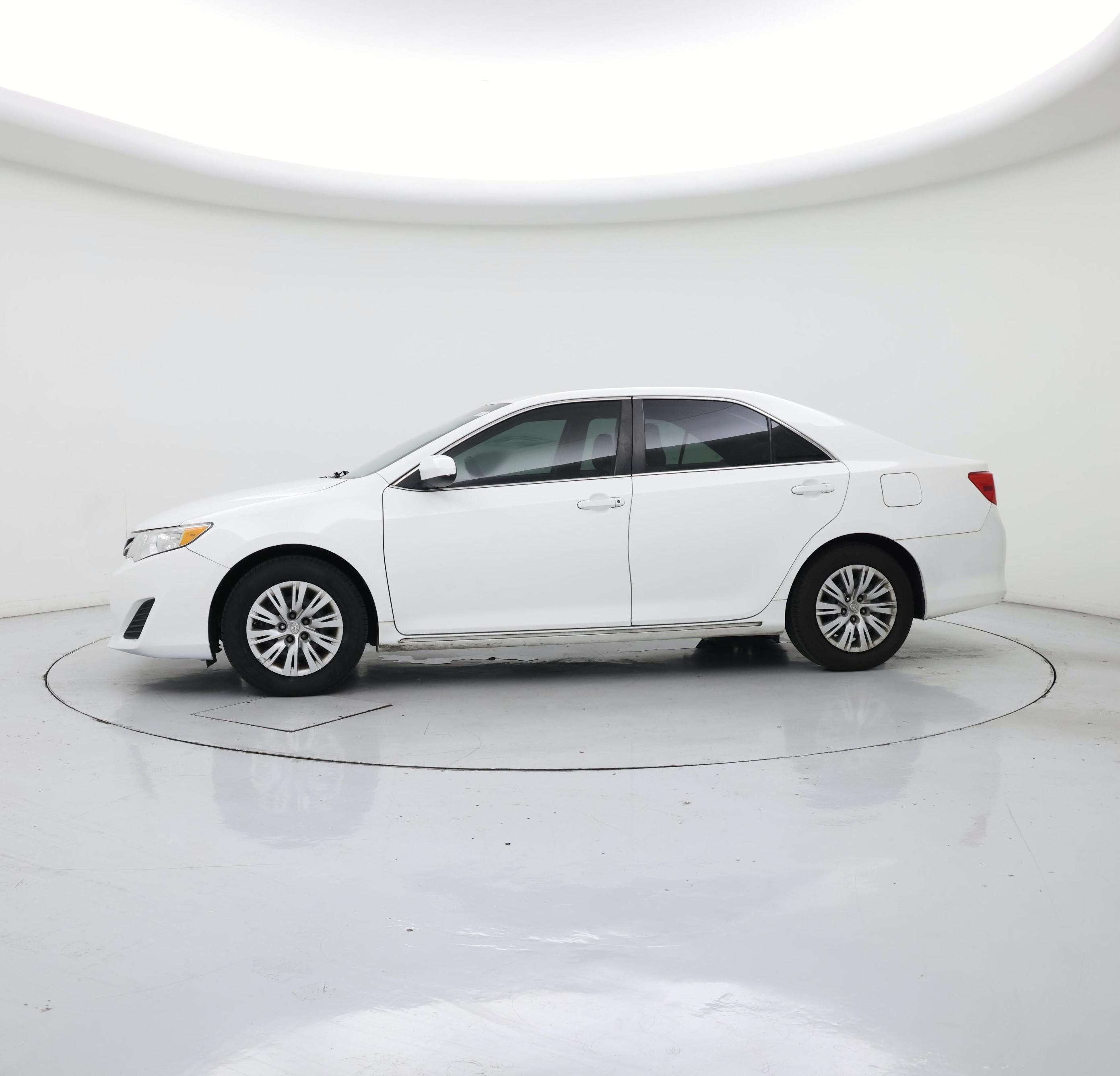 Thumbnail: 2014 Toyota Camry - 3