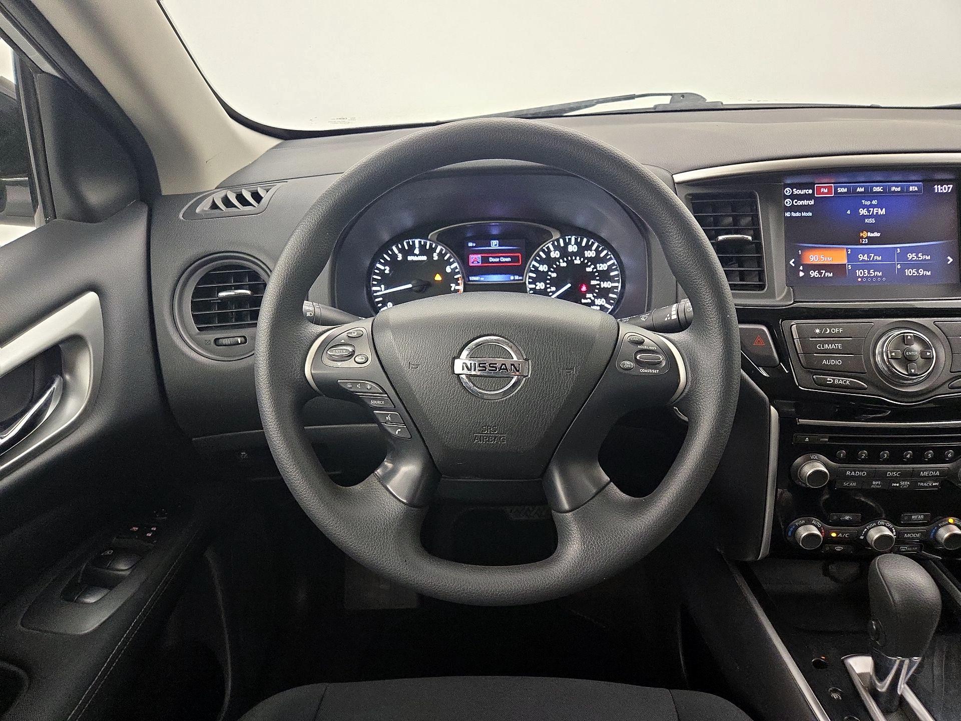 Thumbnail: 2017 Nissan Pathfinder - 10