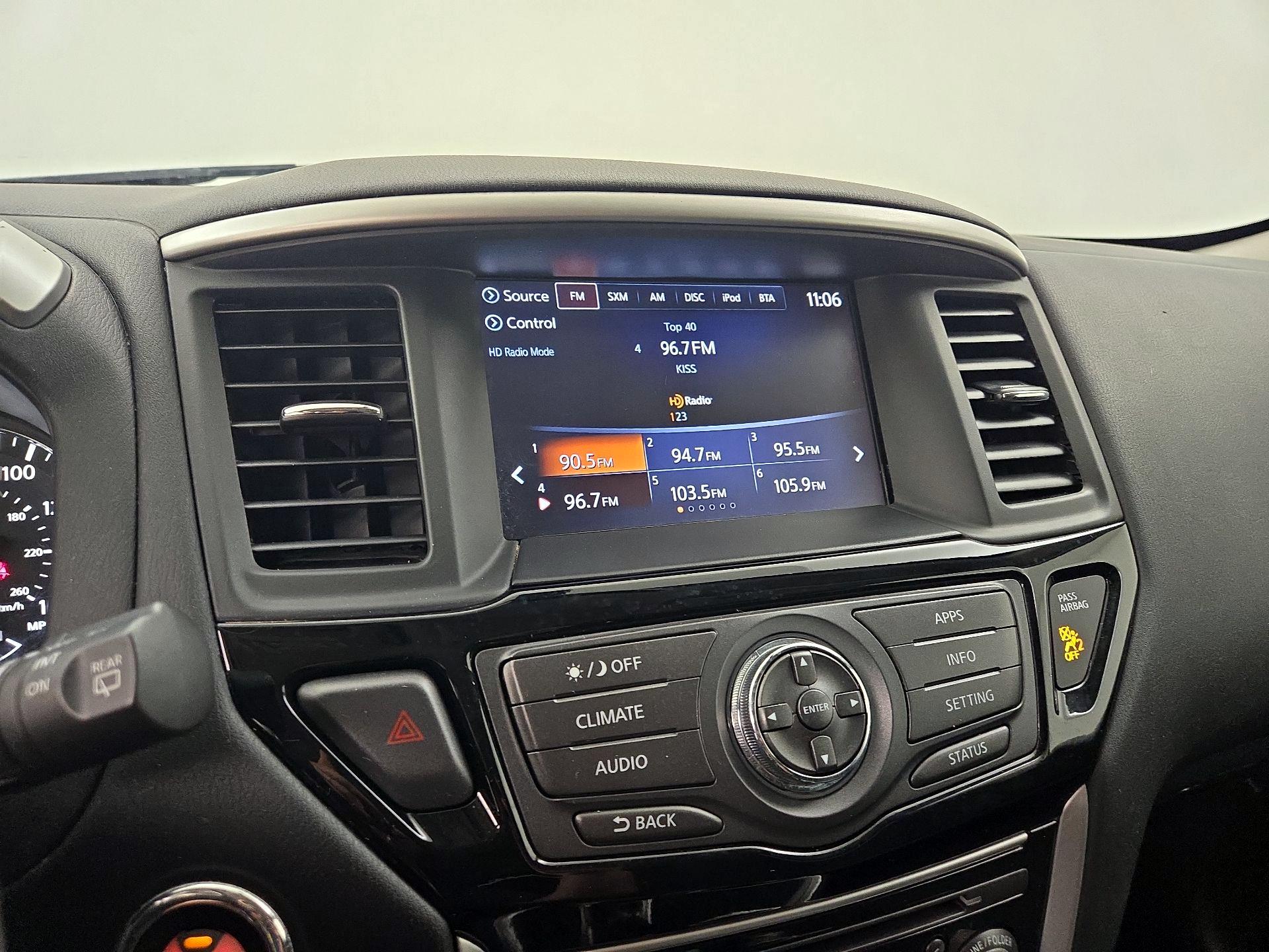 Thumbnail: 2017 Nissan Pathfinder - 15