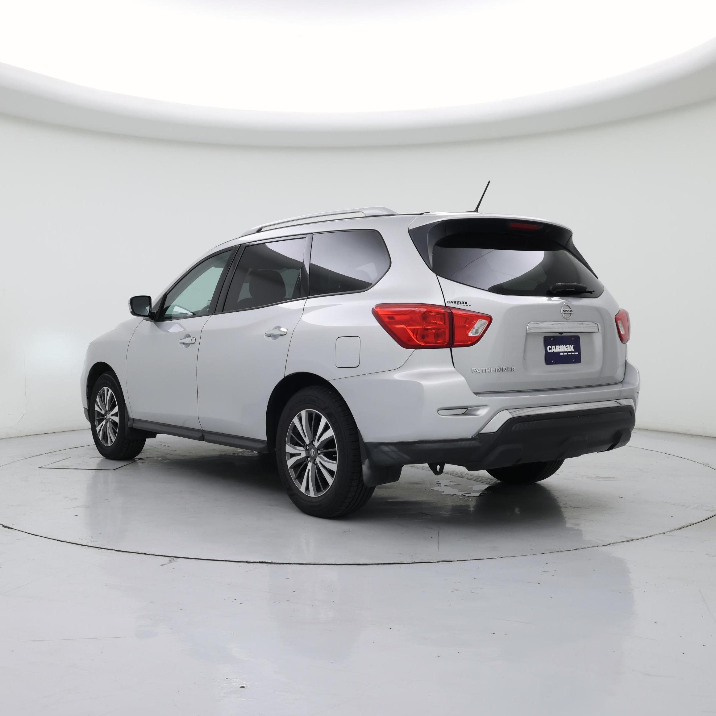 Thumbnail: 2017 Nissan Pathfinder - 2
