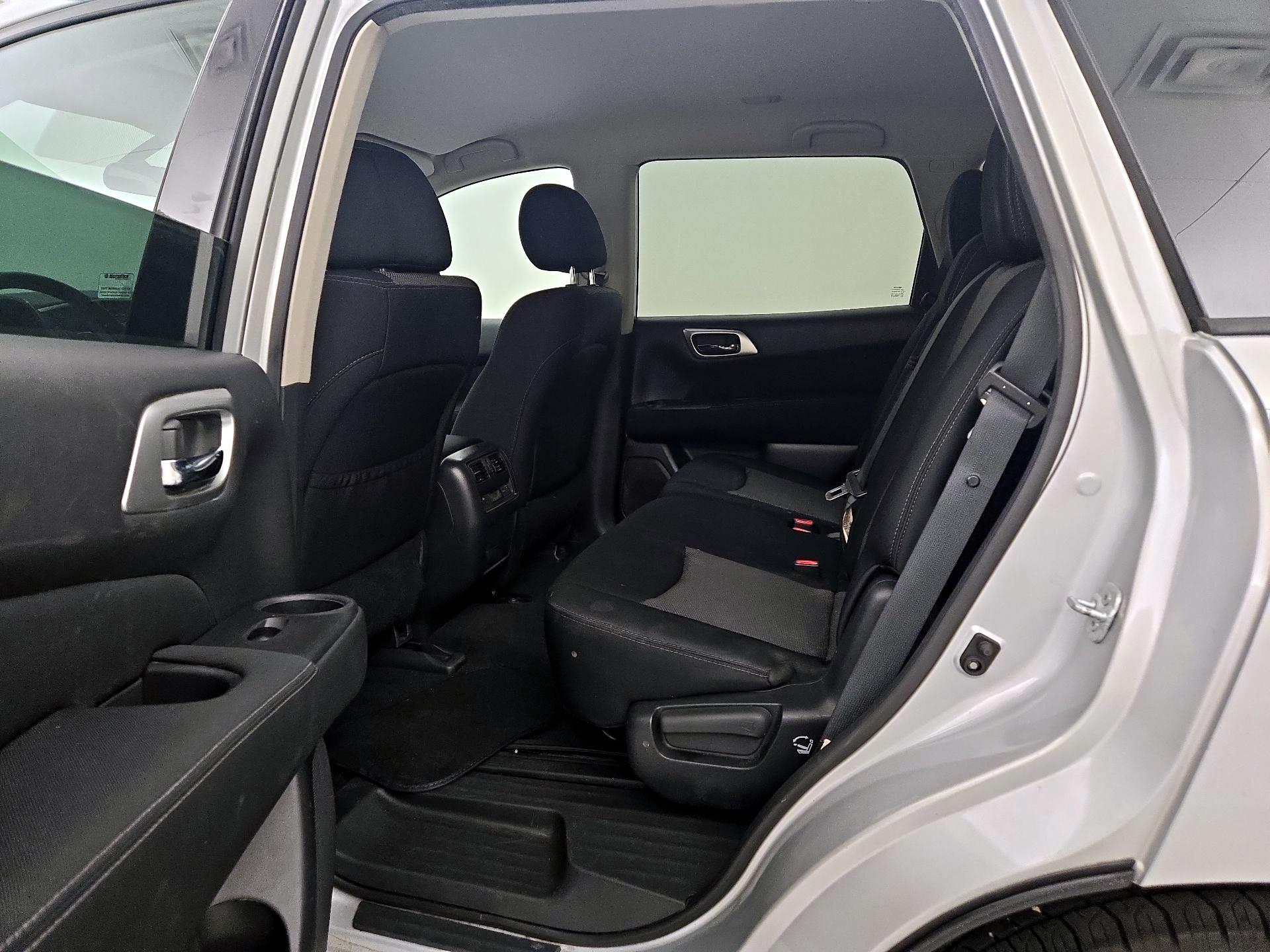 Thumbnail: 2017 Nissan Pathfinder - 19