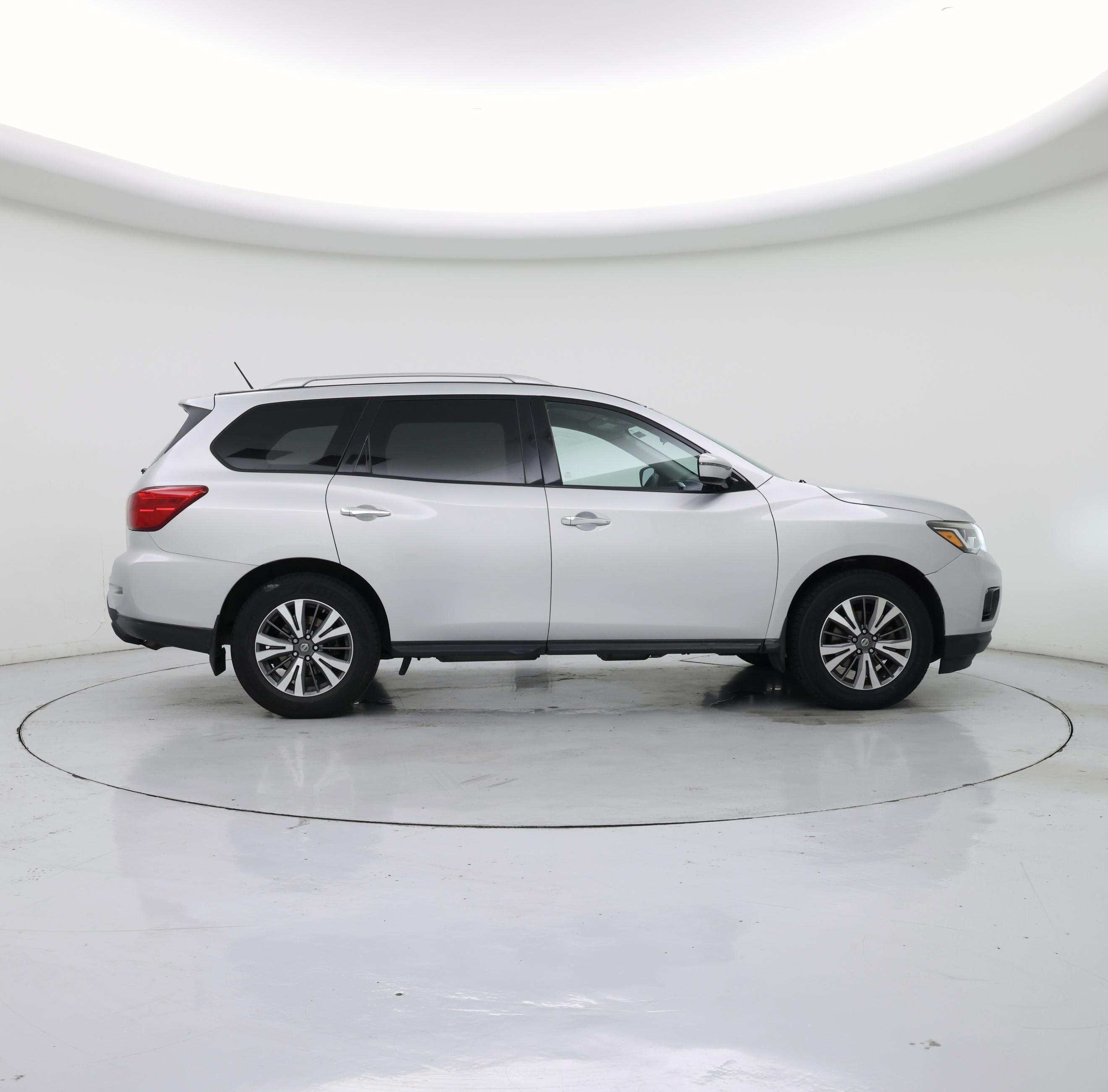 Thumbnail: 2017 Nissan Pathfinder - 7